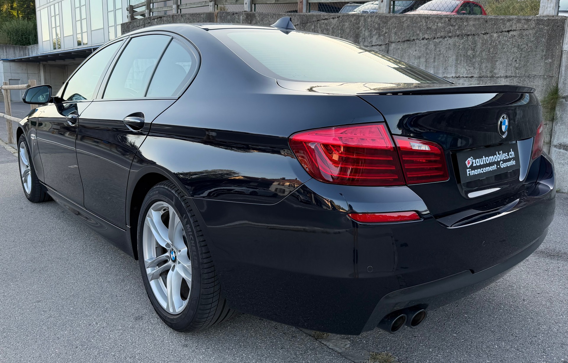 BMW 520d xDrive Pack M-showroom-element-3