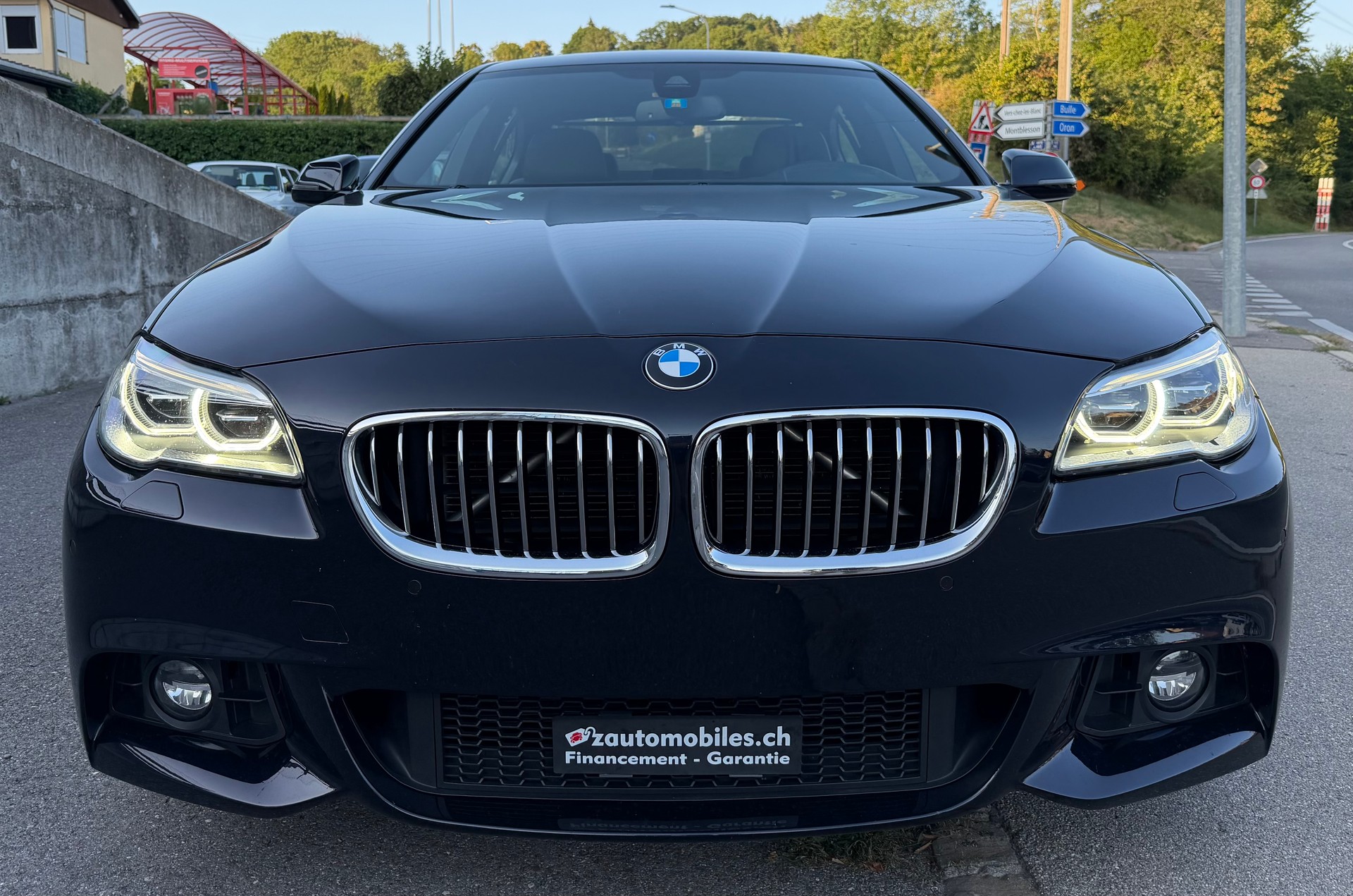 BMW 520d xDrive Pack M-showroom-element-1