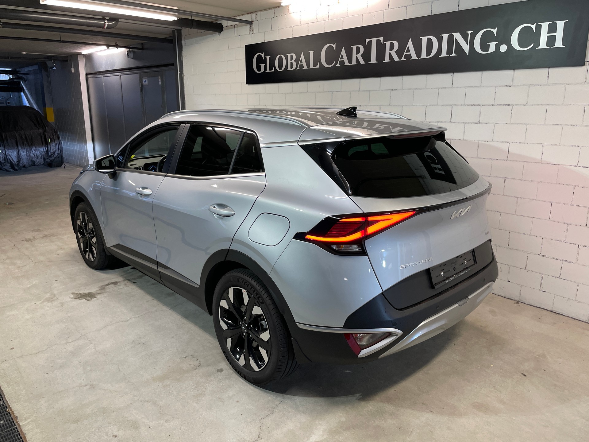 KIA Sportage 1.6T-GDi PHEV Power Edition 4x4 A-showroom-element-3