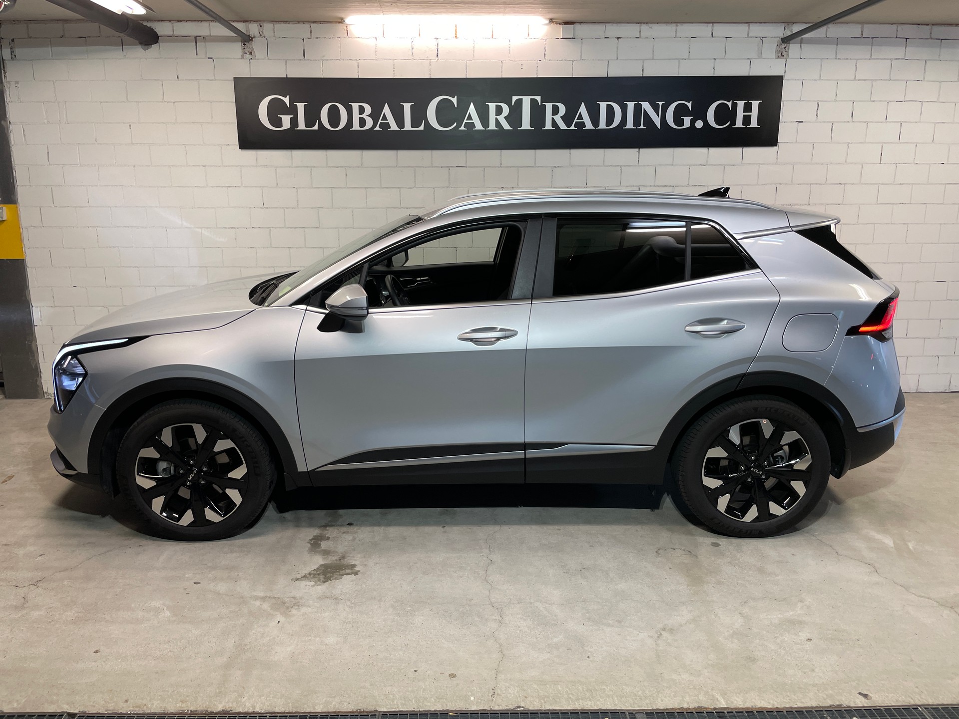 KIA Sportage 1.6T-GDi PHEV Power Edition 4x4 A-showroom-element-2
