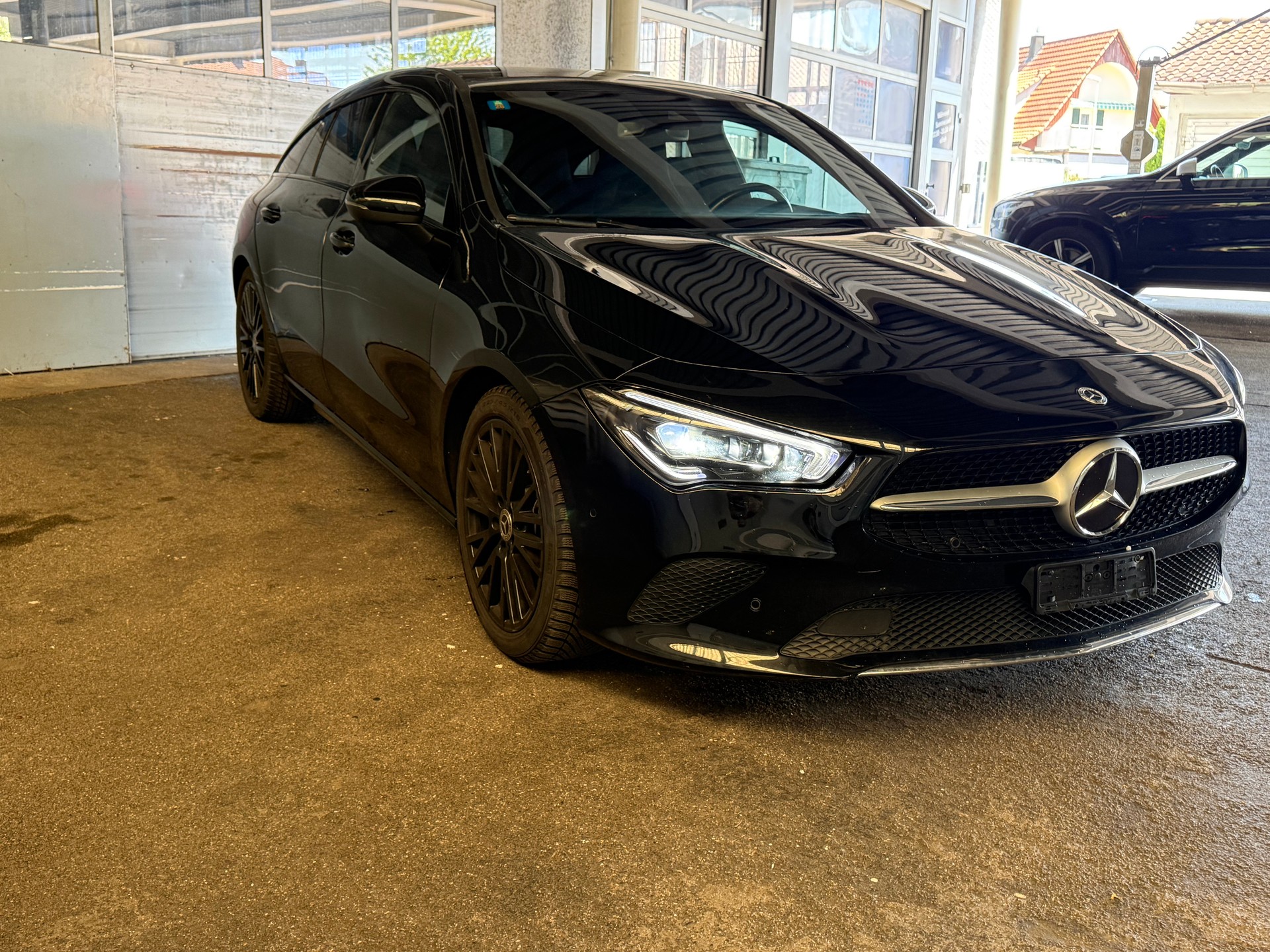 MERCEDES-BENZ CLA Shooting Brake 180 7G-DCT Progressive-image-3