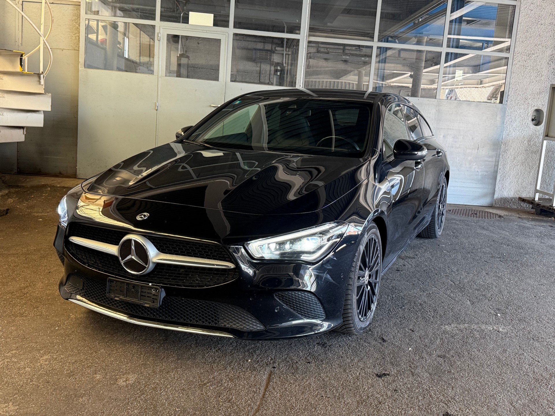 MERCEDES-BENZ CLA Shooting Brake 180 7G-DCT Progressive-image-1