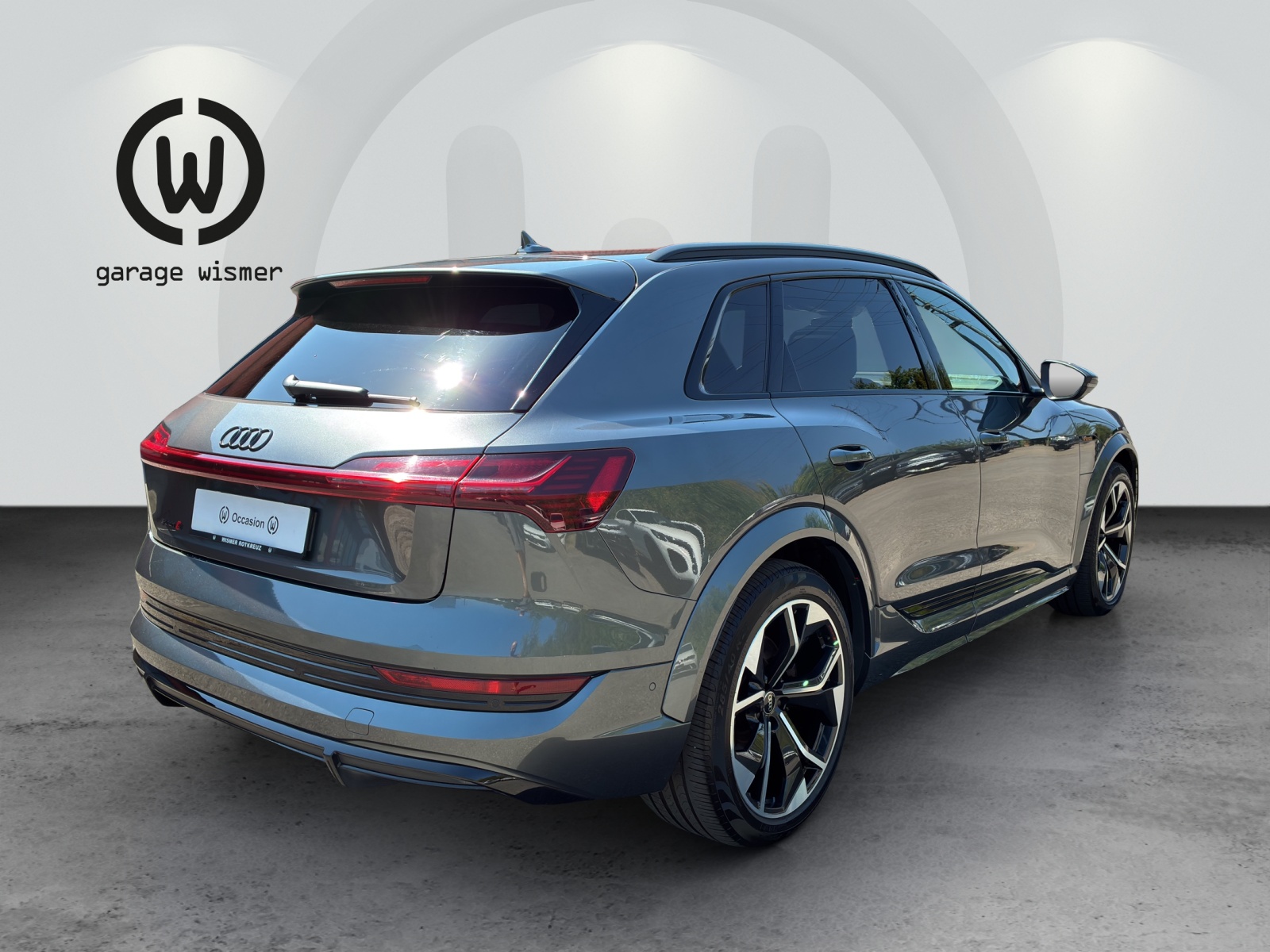 AUDI e-tron S quattro-showroom-element-3
