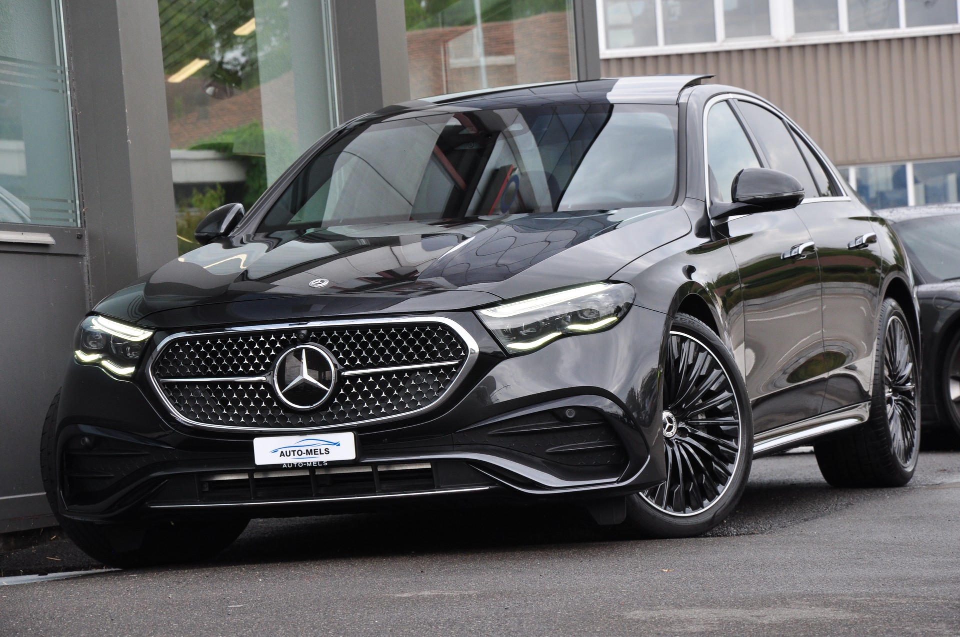 MERCEDES-BENZ E 220 d 4Matic 9G-Tronic-showroom-element-1