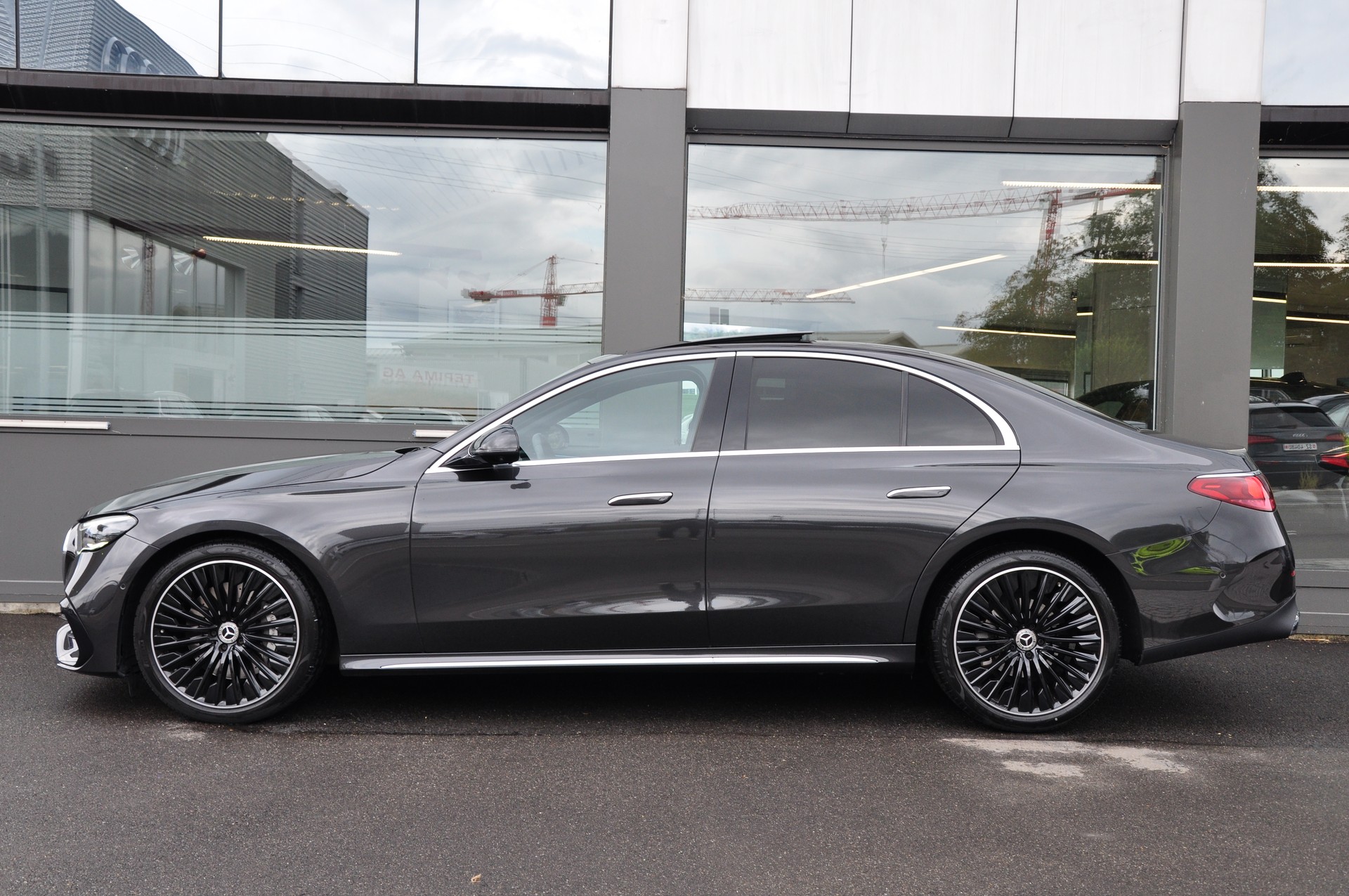 MERCEDES-BENZ E 220 d 4Matic 9G-Tronic-image-5