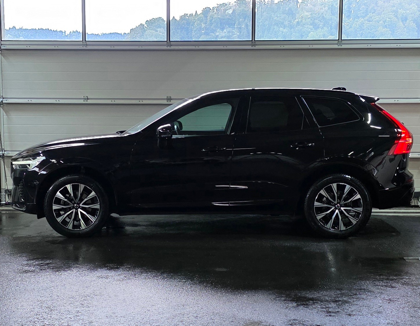 VOLVO XC60 B5 Benzin Mild Hybrid AWD Plus Dark Geartronic-showroom-element-1