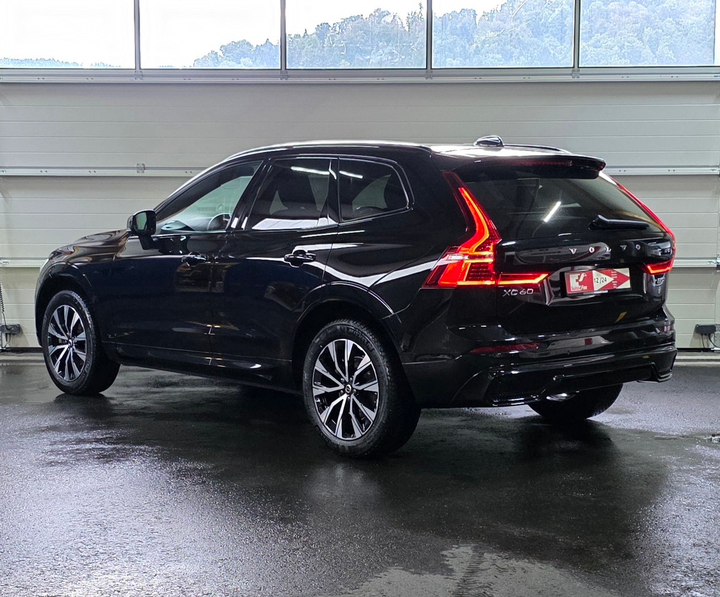 VOLVO XC60 B5 Benzin Mild Hybrid AWD Plus Dark Geartronic-showroom-element-2
