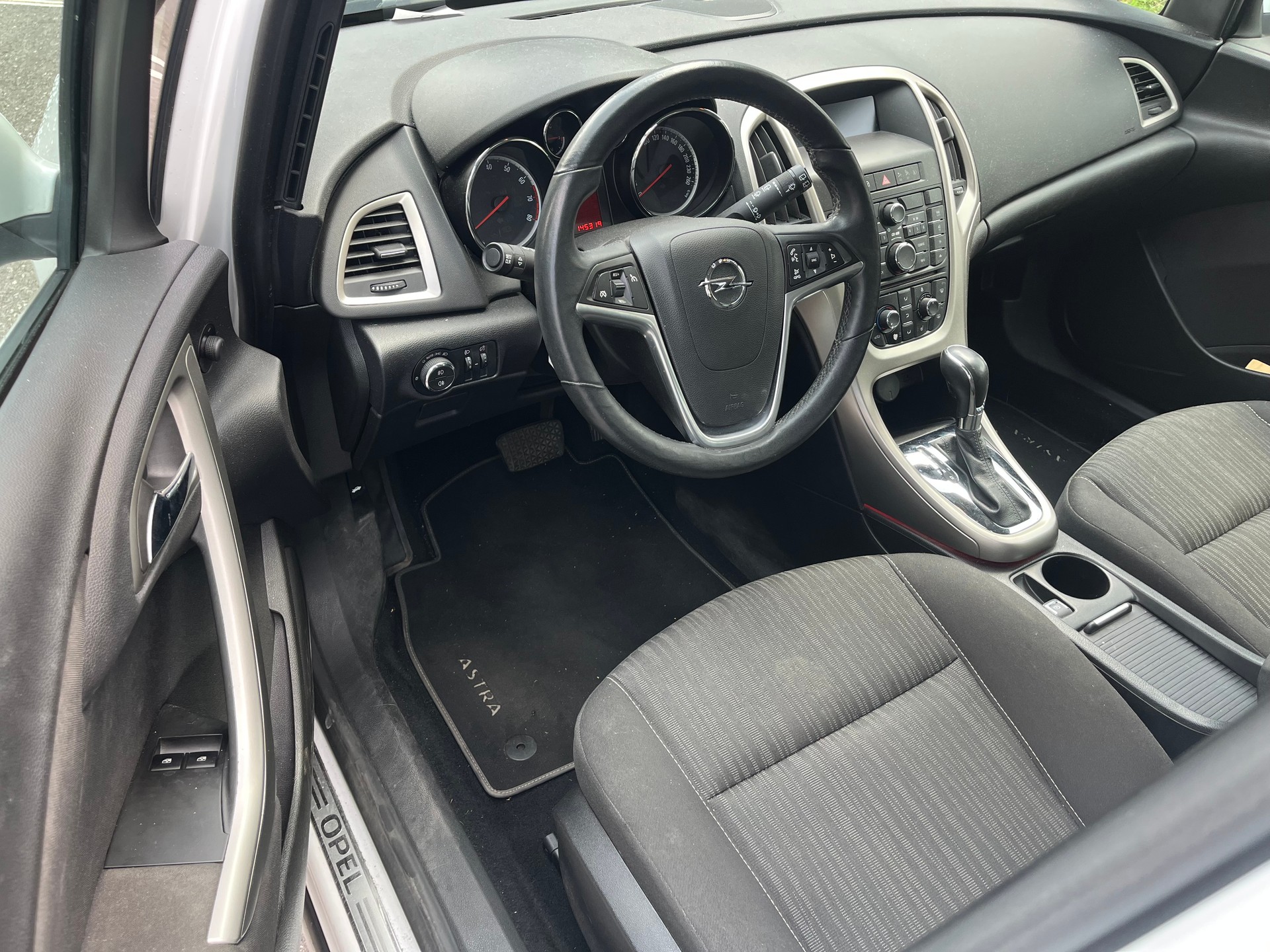 OPEL Astra SportsTourer 1.6i 16V Enjoy Automatic-image-9