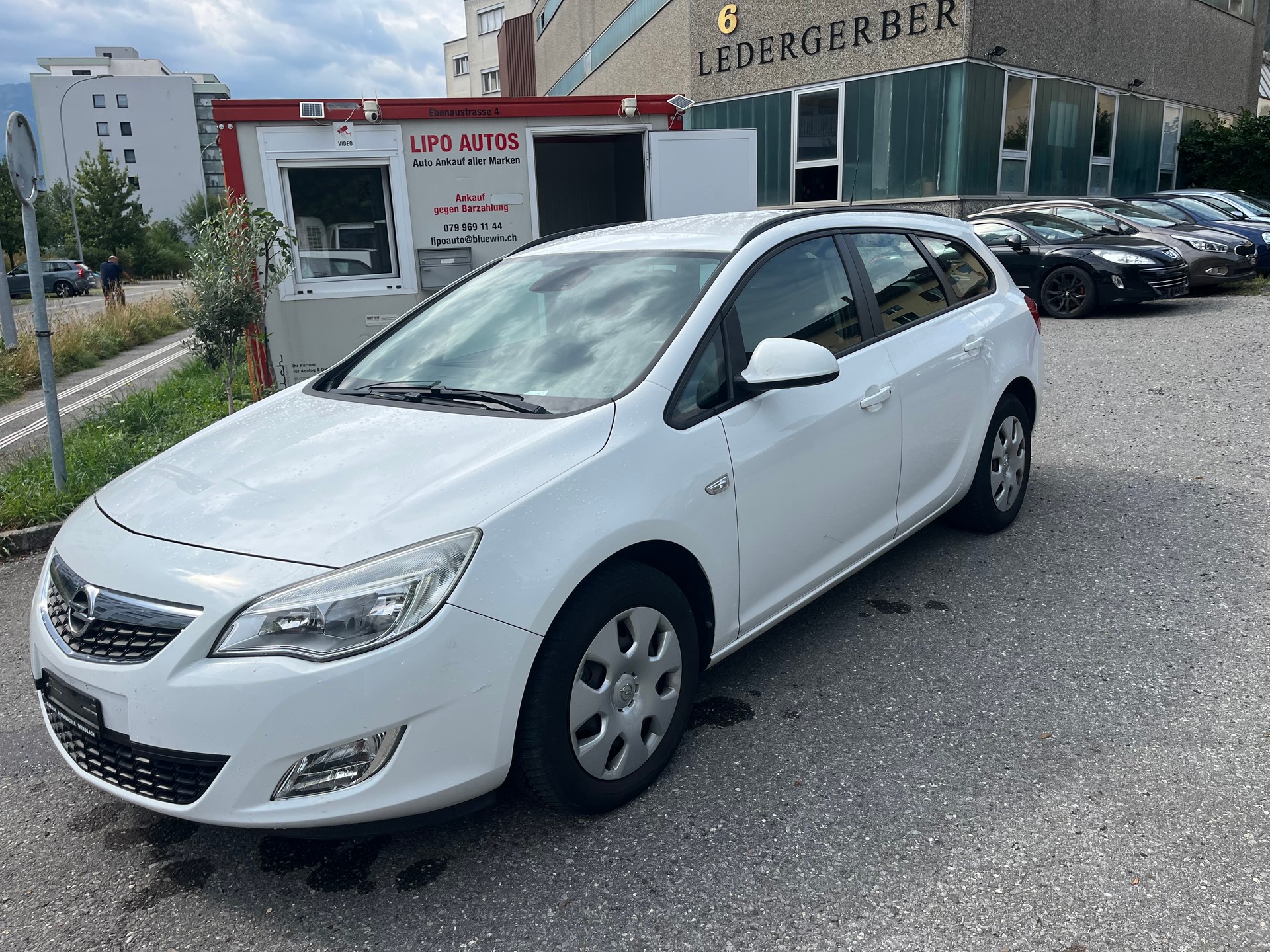 OPEL Astra SportsTourer 1.6i 16V Enjoy Automatic-image-1