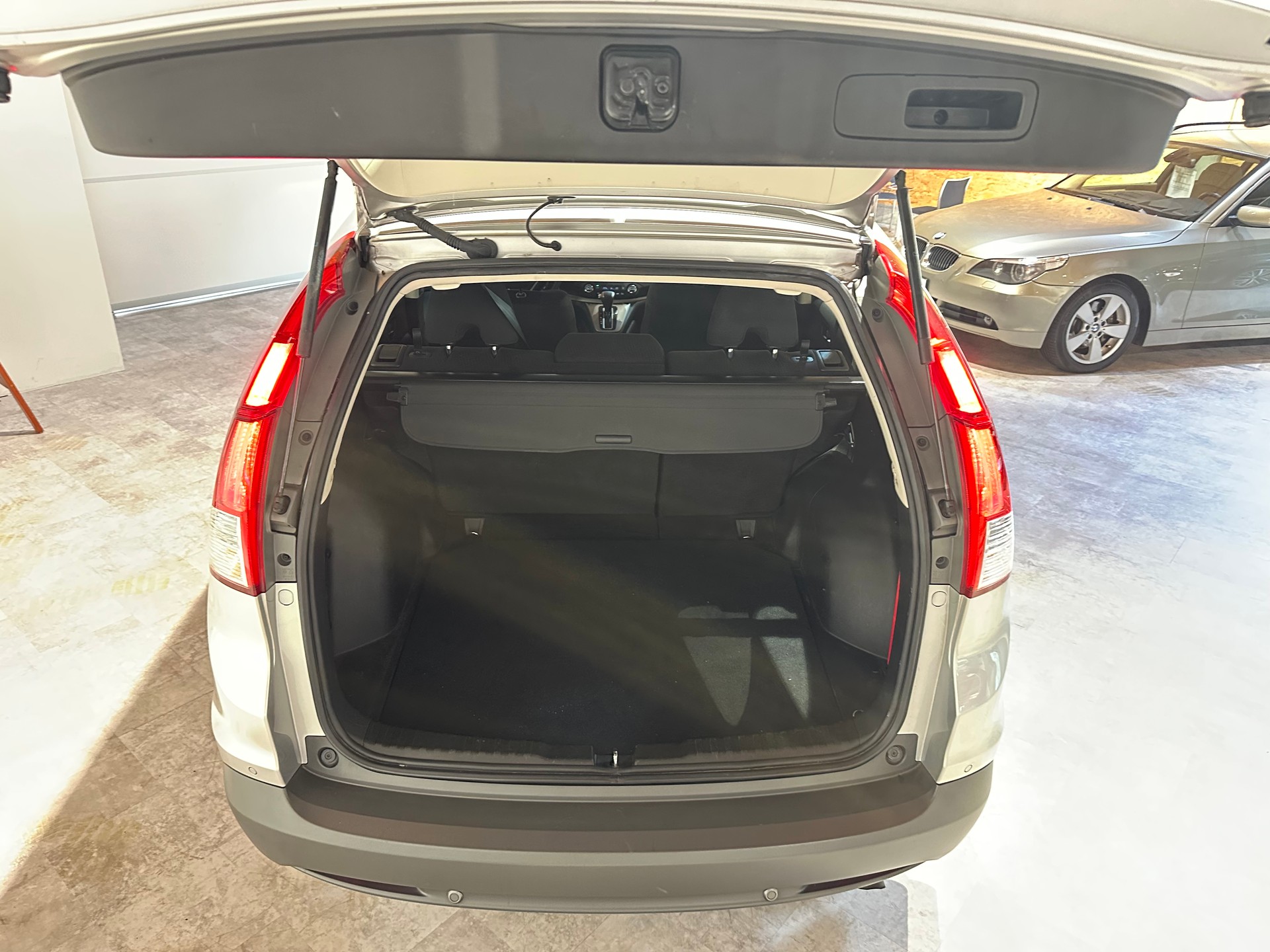 HONDA CR-V 2.2 i-DTEC Lifestyle 4WD Automatic/1. Jahr Garantie/Ab Service und MFK-image-5