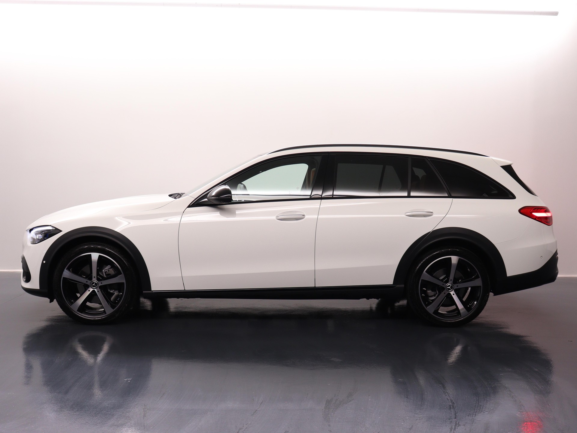 MERCEDES-BENZ C 200 All-Terrain Avantgarde 4matic Kombi-showroom-element-3