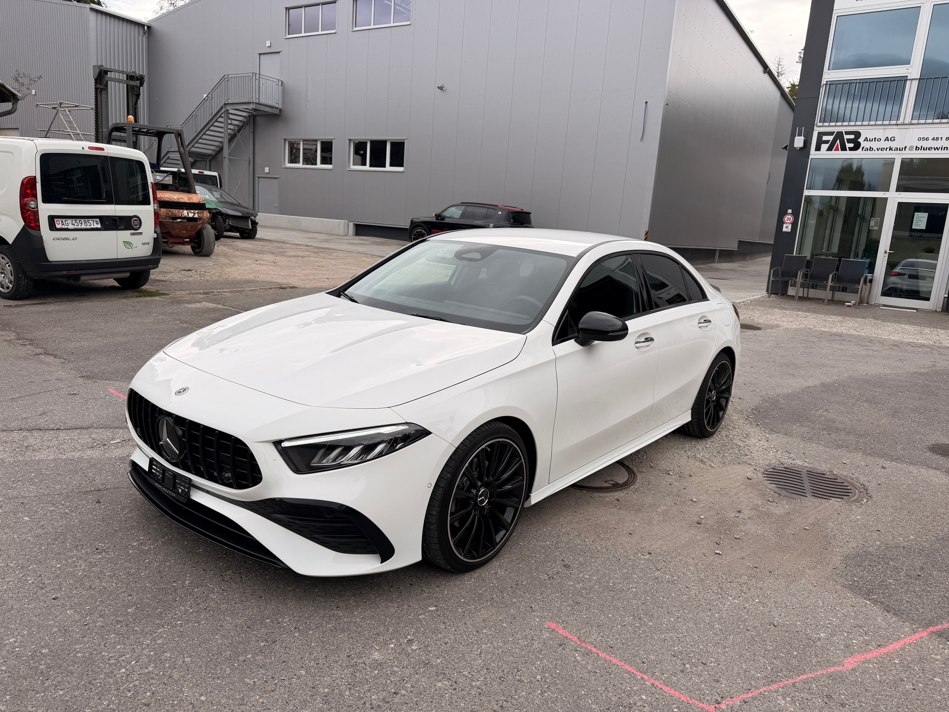MERCEDES-BENZ A 200 7G-DCT AMG -Line-showroom-element-3