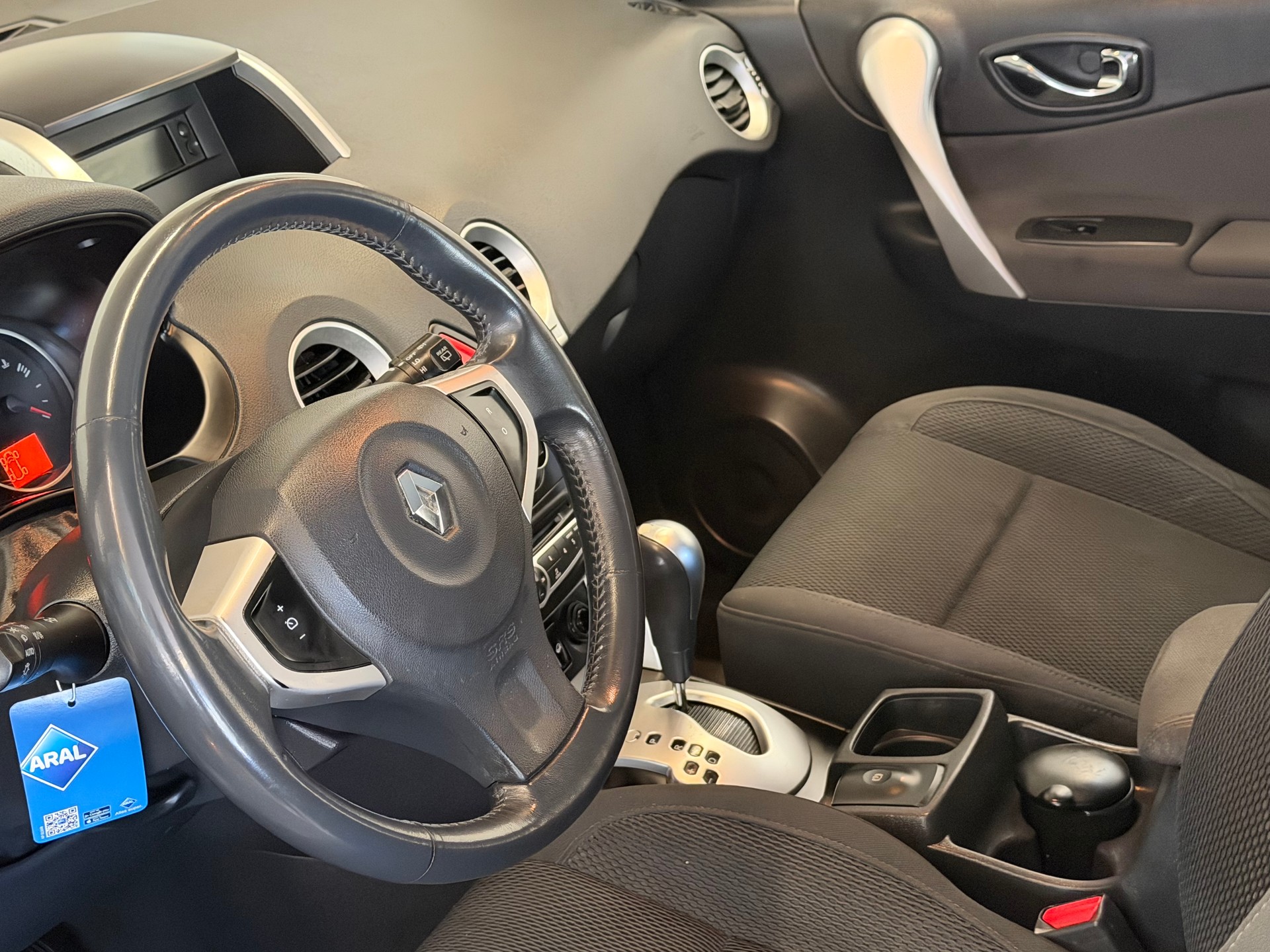 RENAULT Koleos 2.0 dCi Dynamique 4x4 Automatic-image-9