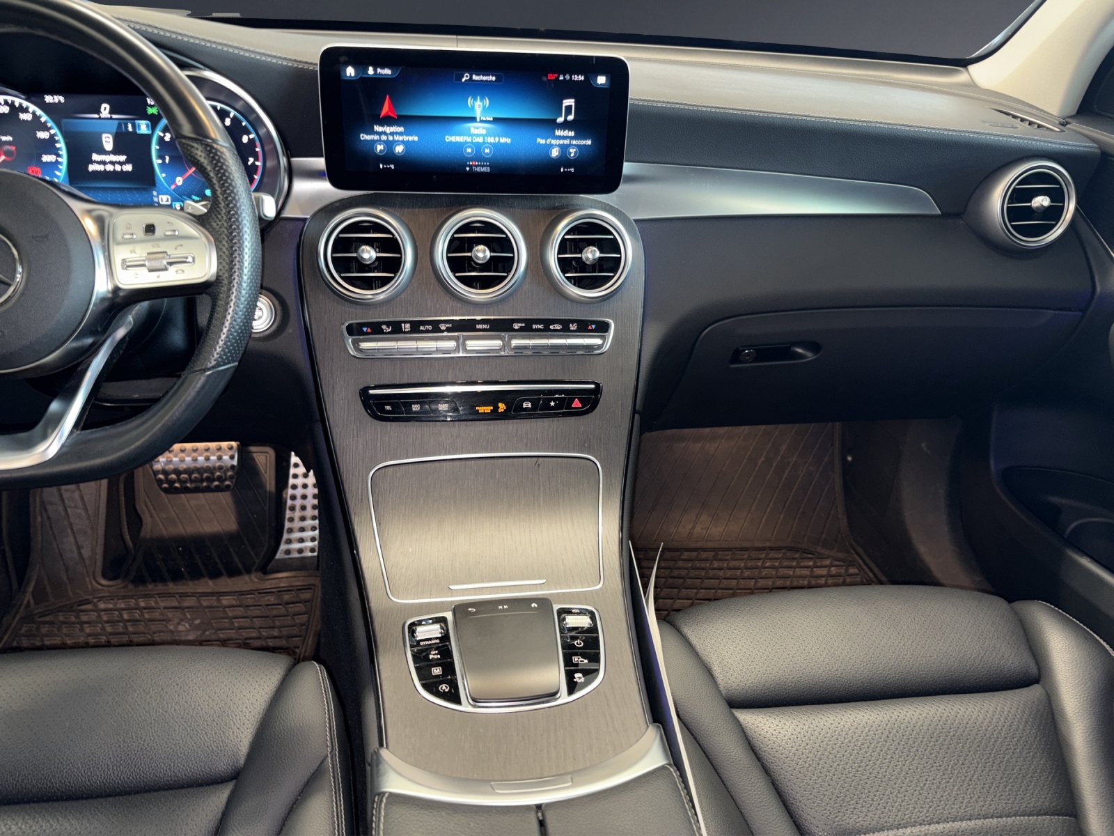 MERCEDES-BENZ GLC 200 AMG Line 4Matic-image-8