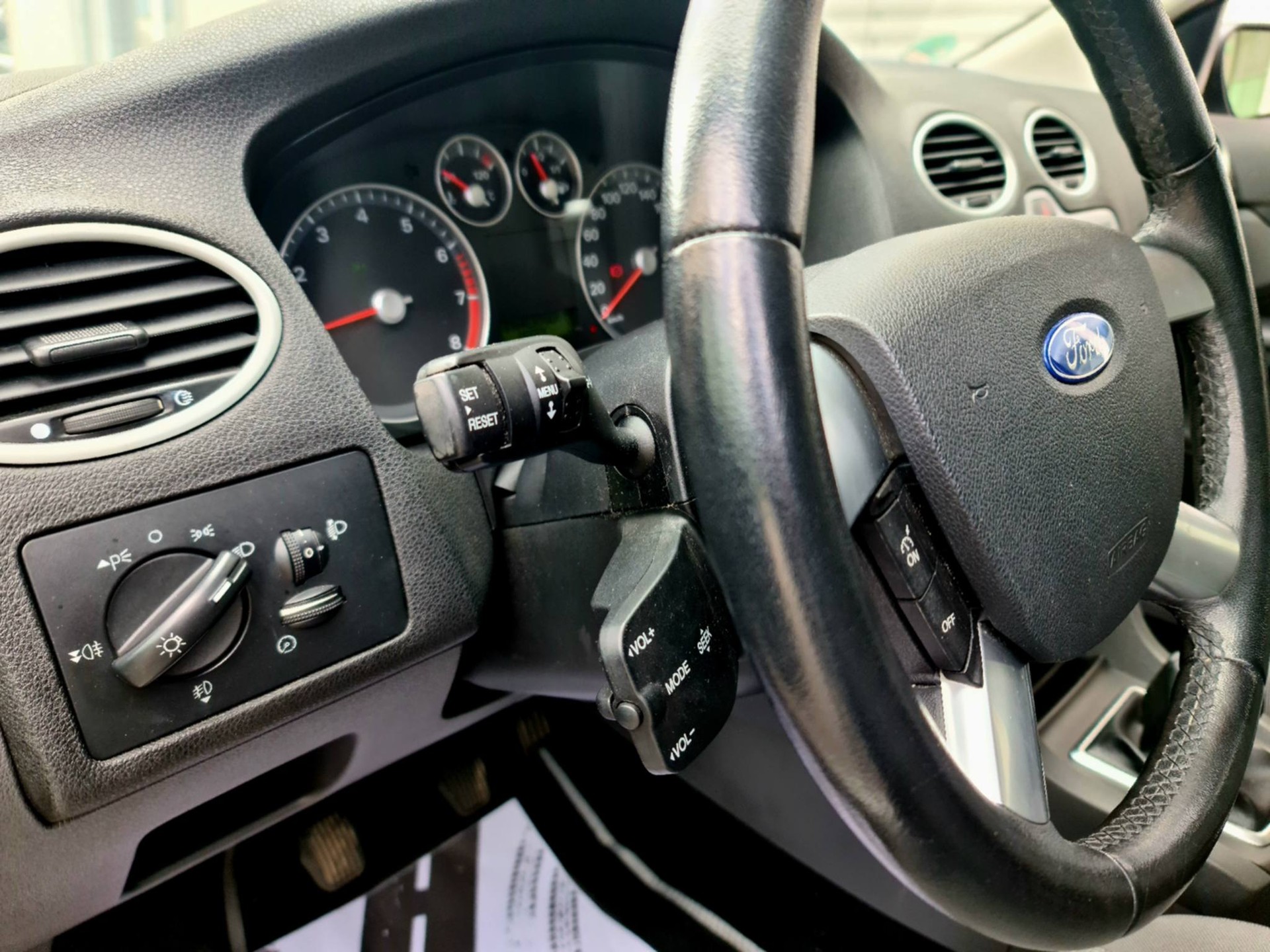 FORD Focus 1.6i VCT Titanium-image-13