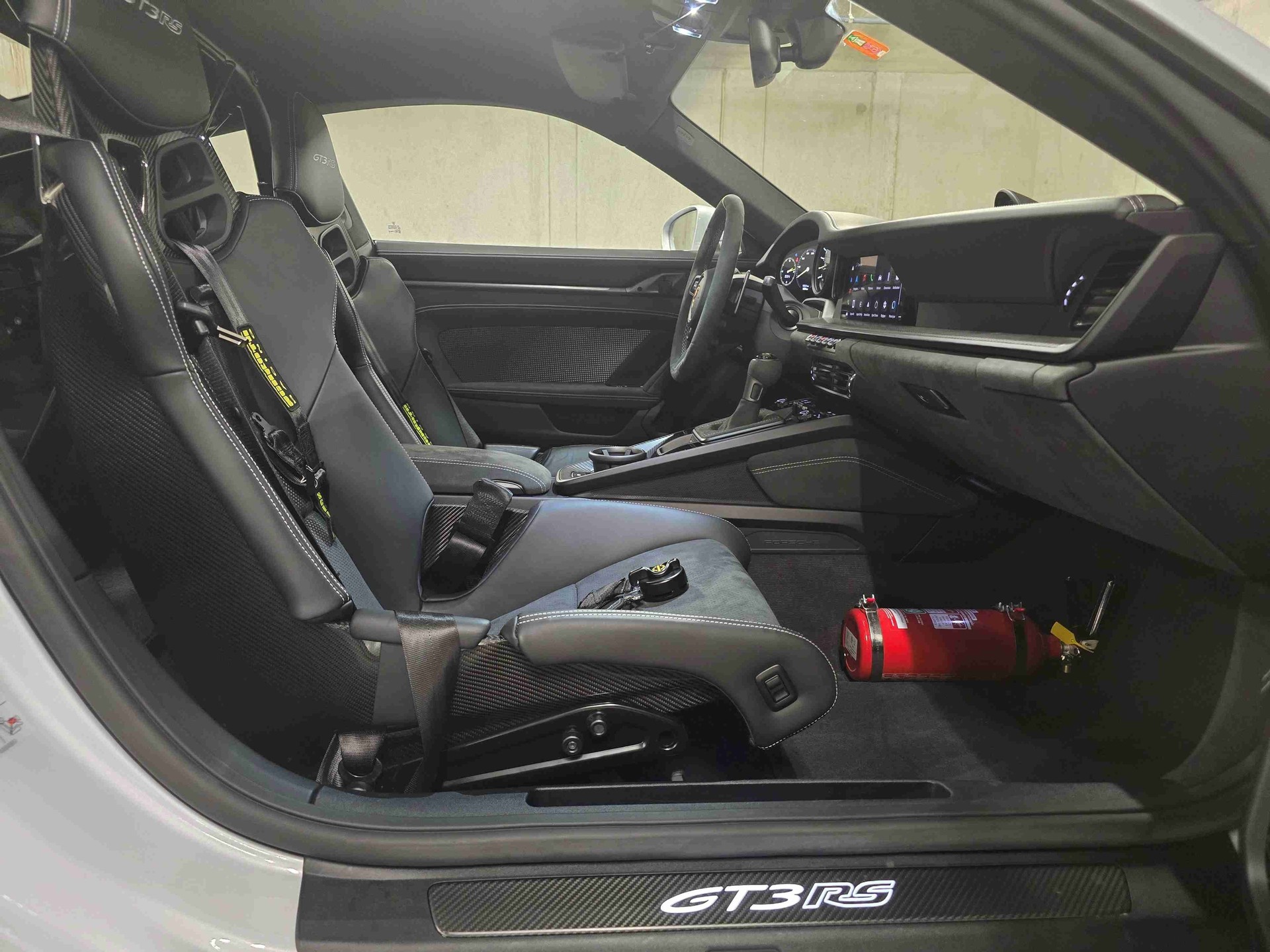 PORSCHE 911 GT3 RS-image-13