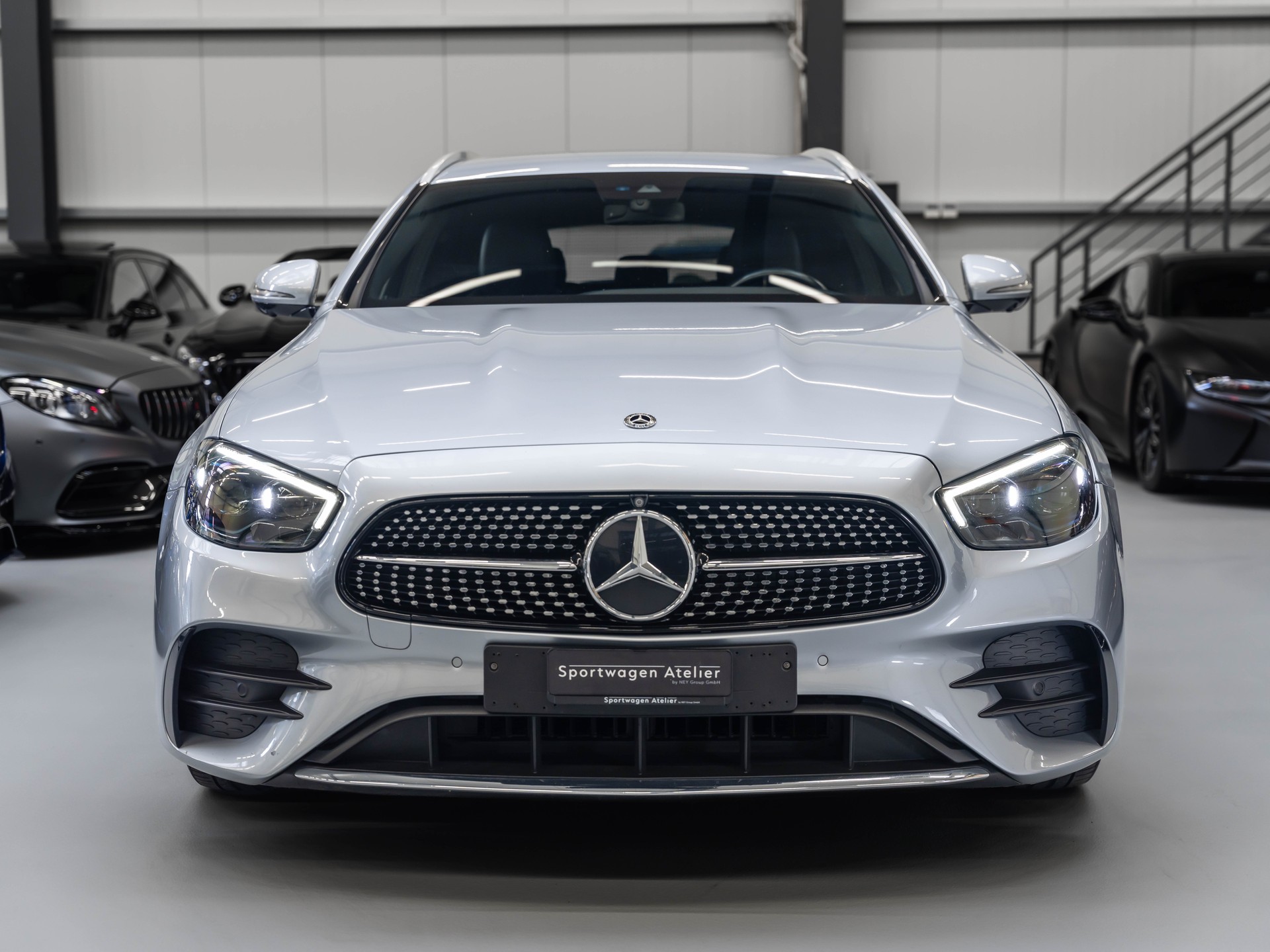 MERCEDES-BENZ E 220 d T 4Matic AMG Line 9G-Tronic-image-5