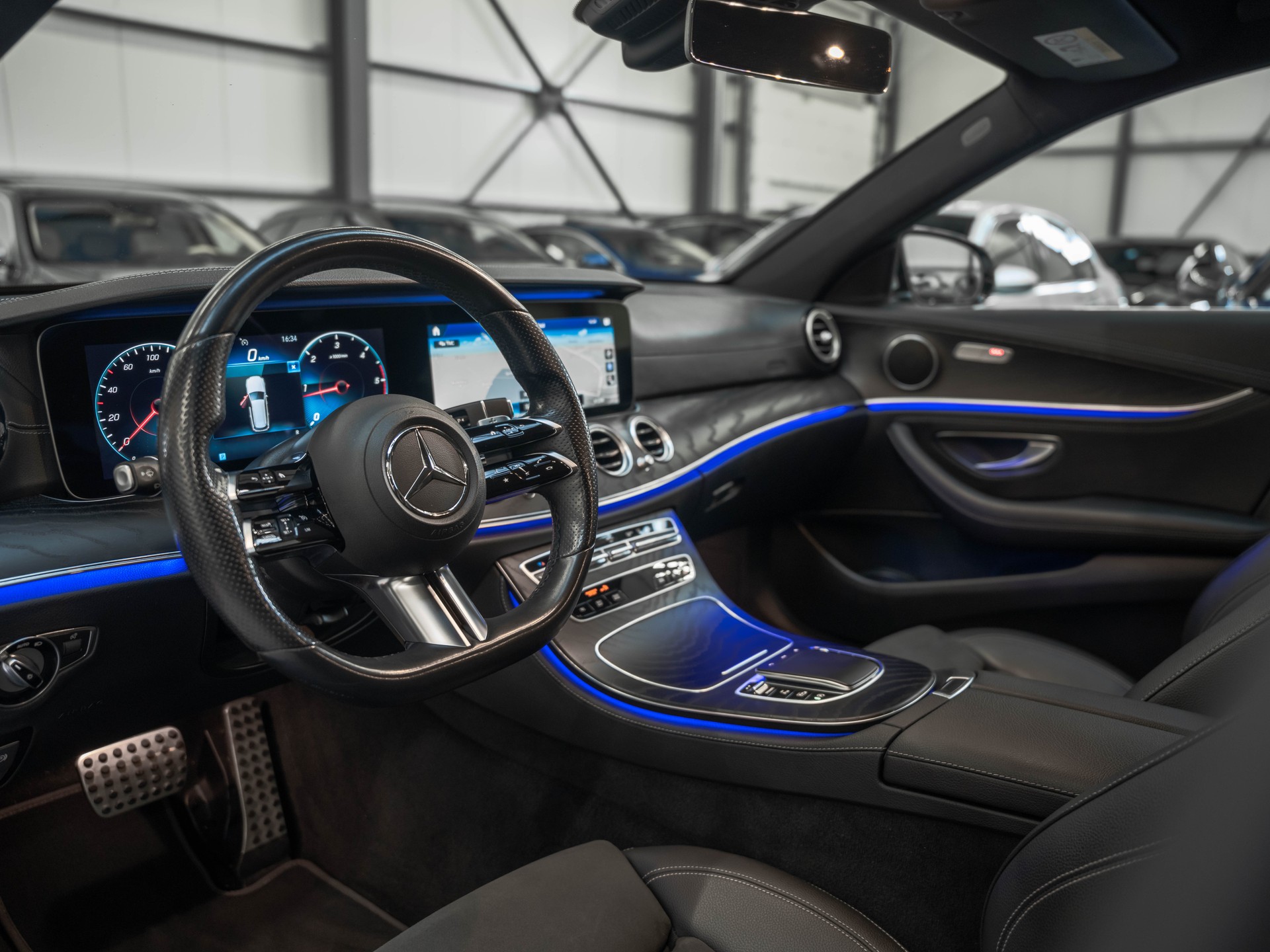 MERCEDES-BENZ E 220 d T 4Matic AMG Line 9G-Tronic-image-7