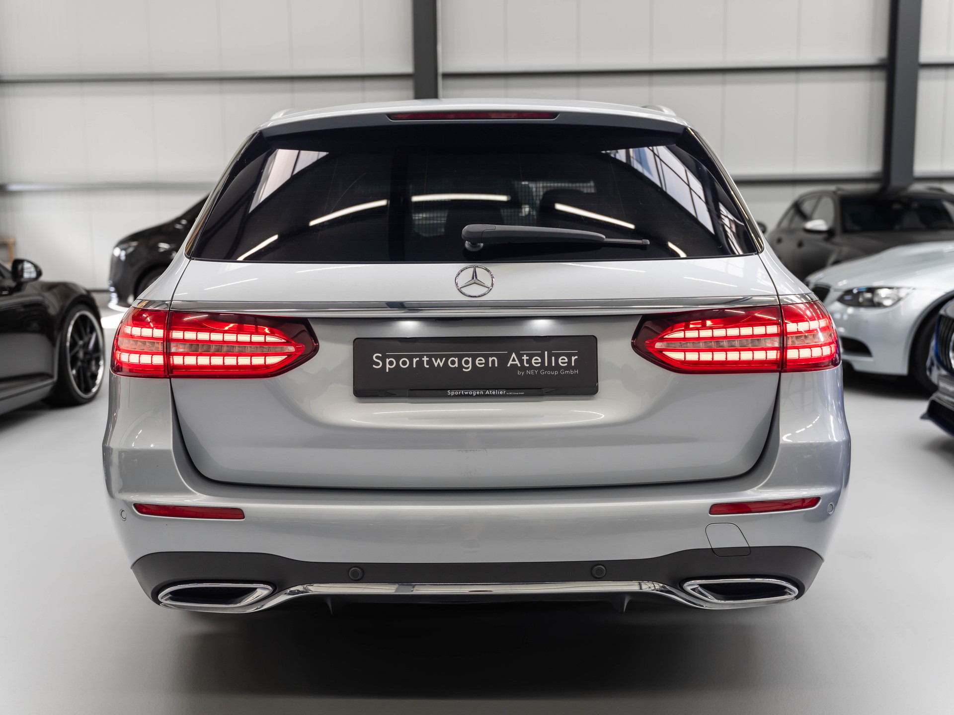 MERCEDES-BENZ E 220 d T 4Matic AMG Line 9G-Tronic-showroom-element-2