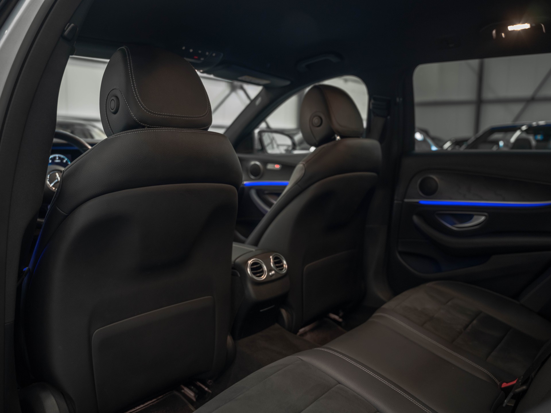 MERCEDES-BENZ E 220 d T 4Matic AMG Line 9G-Tronic-image-10