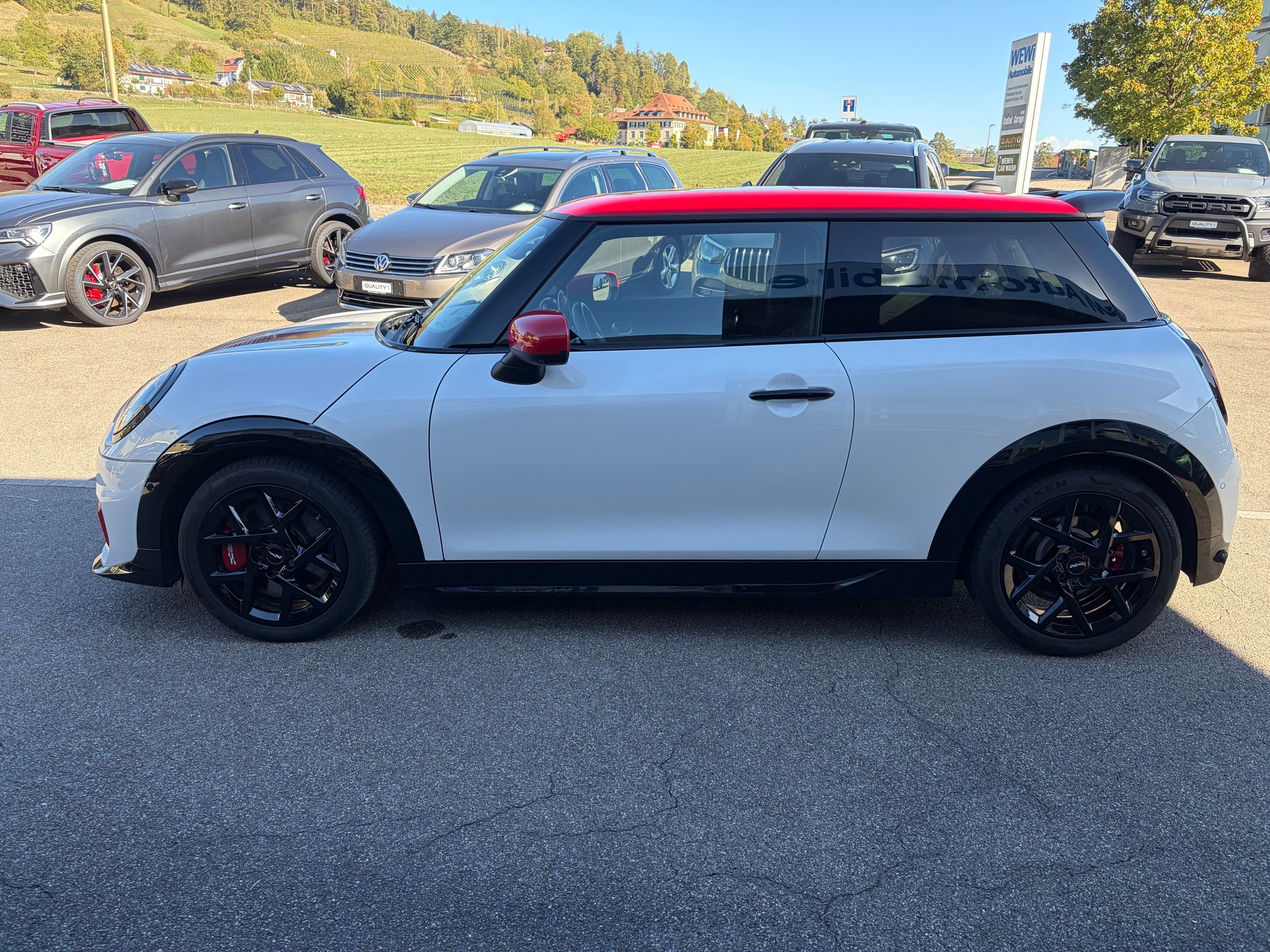 MINI Cooper John Cooper Works DKG-showroom-element-3