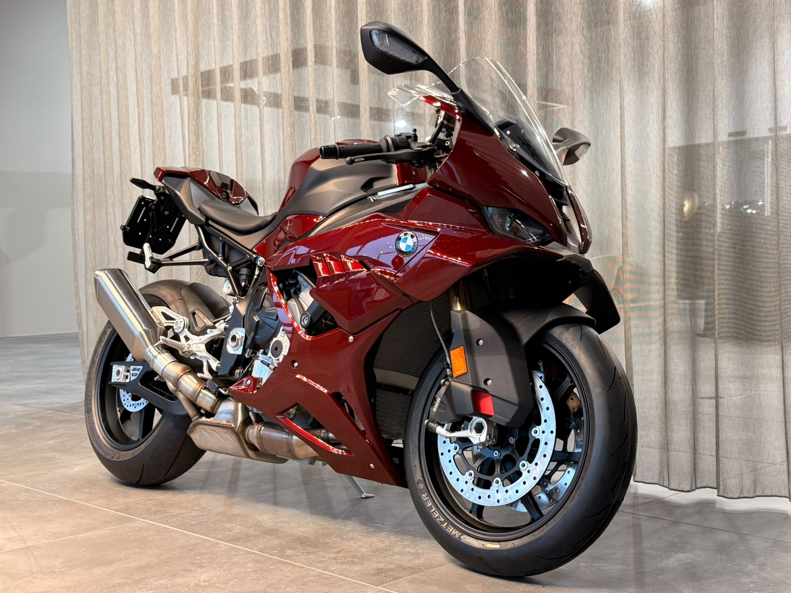 BMW S 1000 RR-showroom-element-1