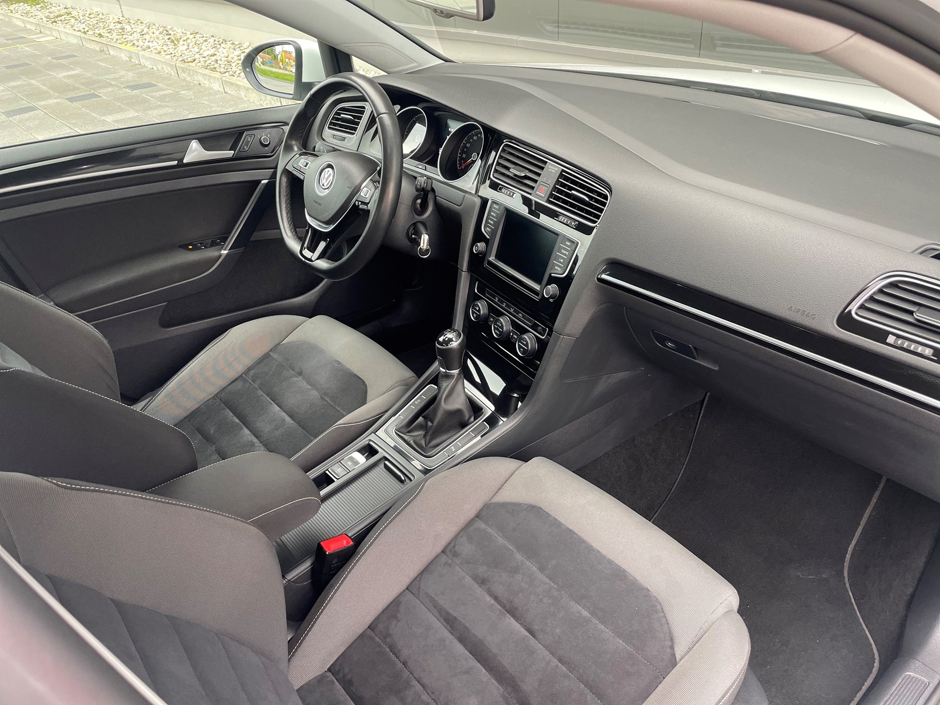 VW GOLF-image-14