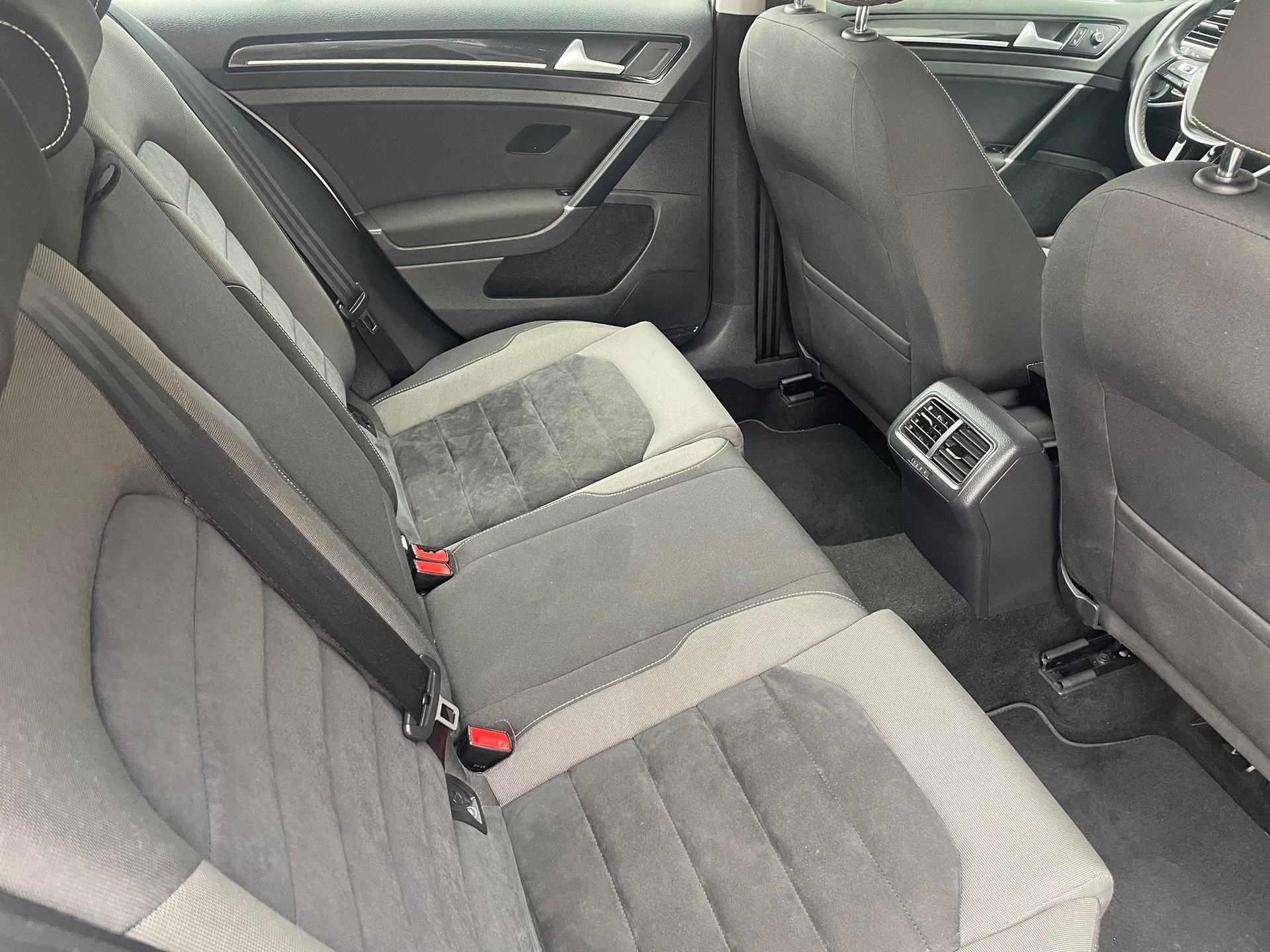 VW GOLF-image-15