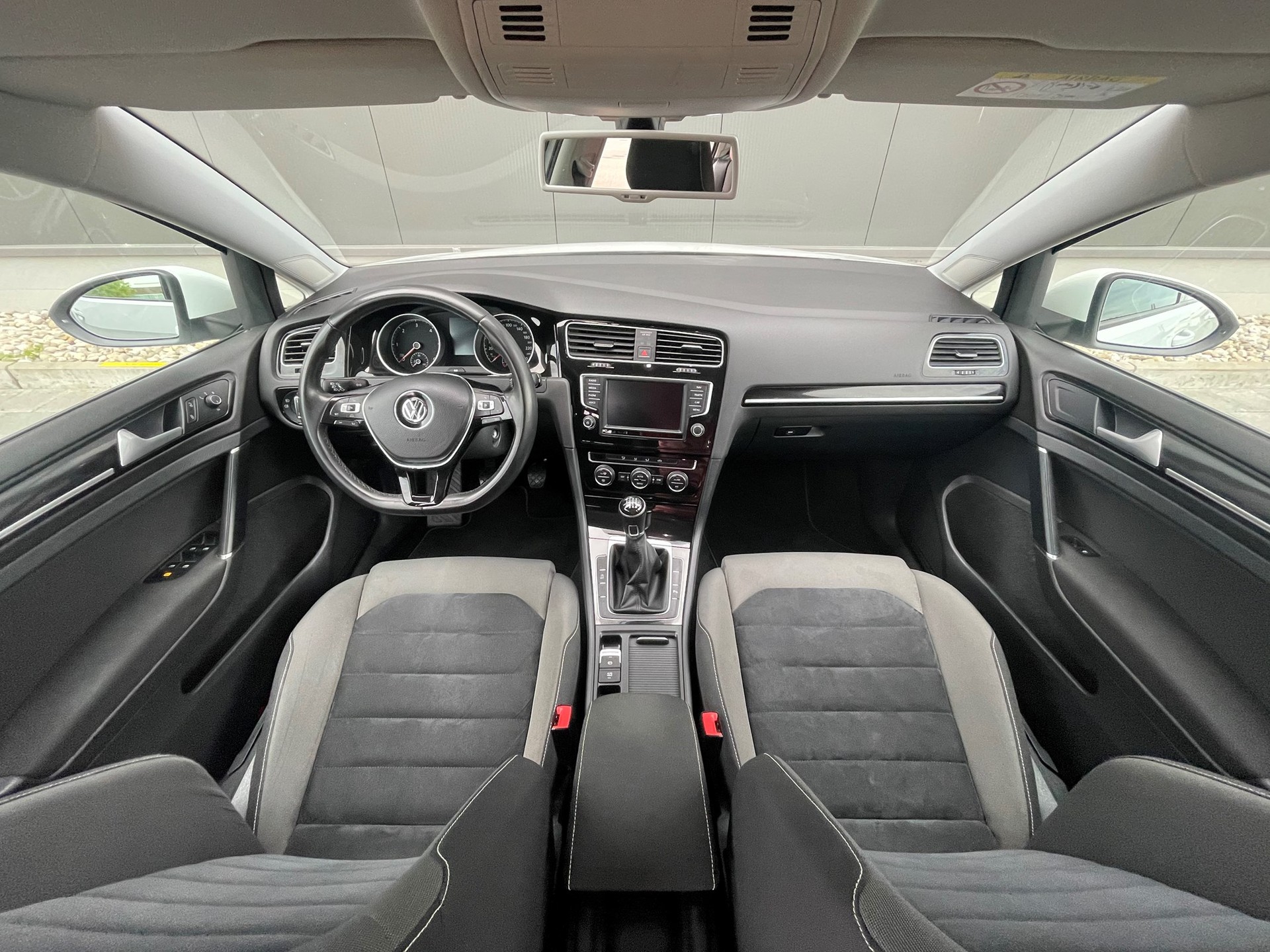 VW GOLF-image-12