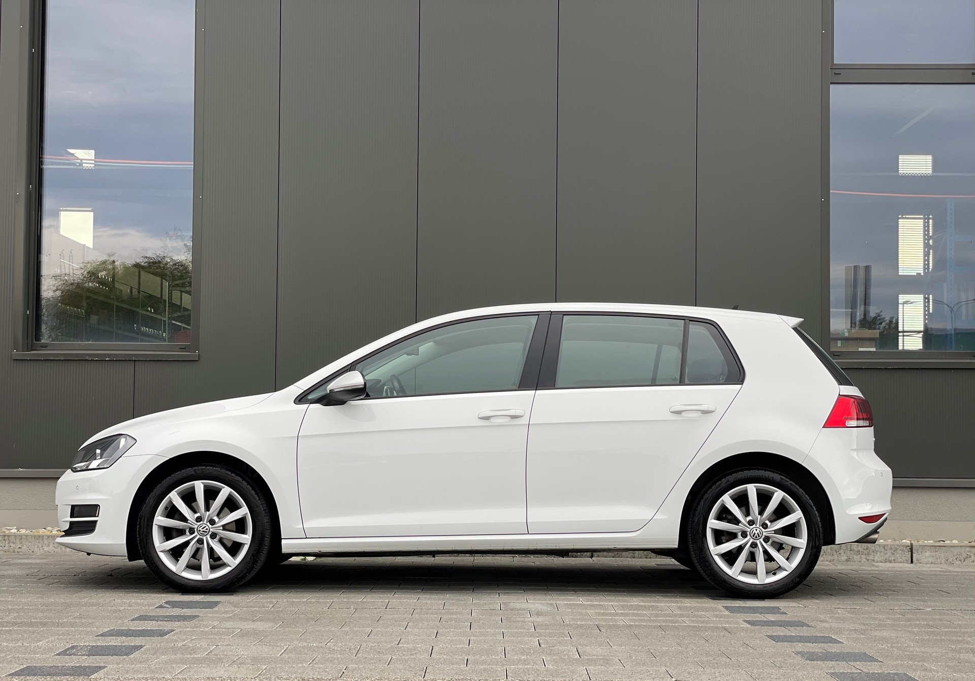 VW GOLF-image-7