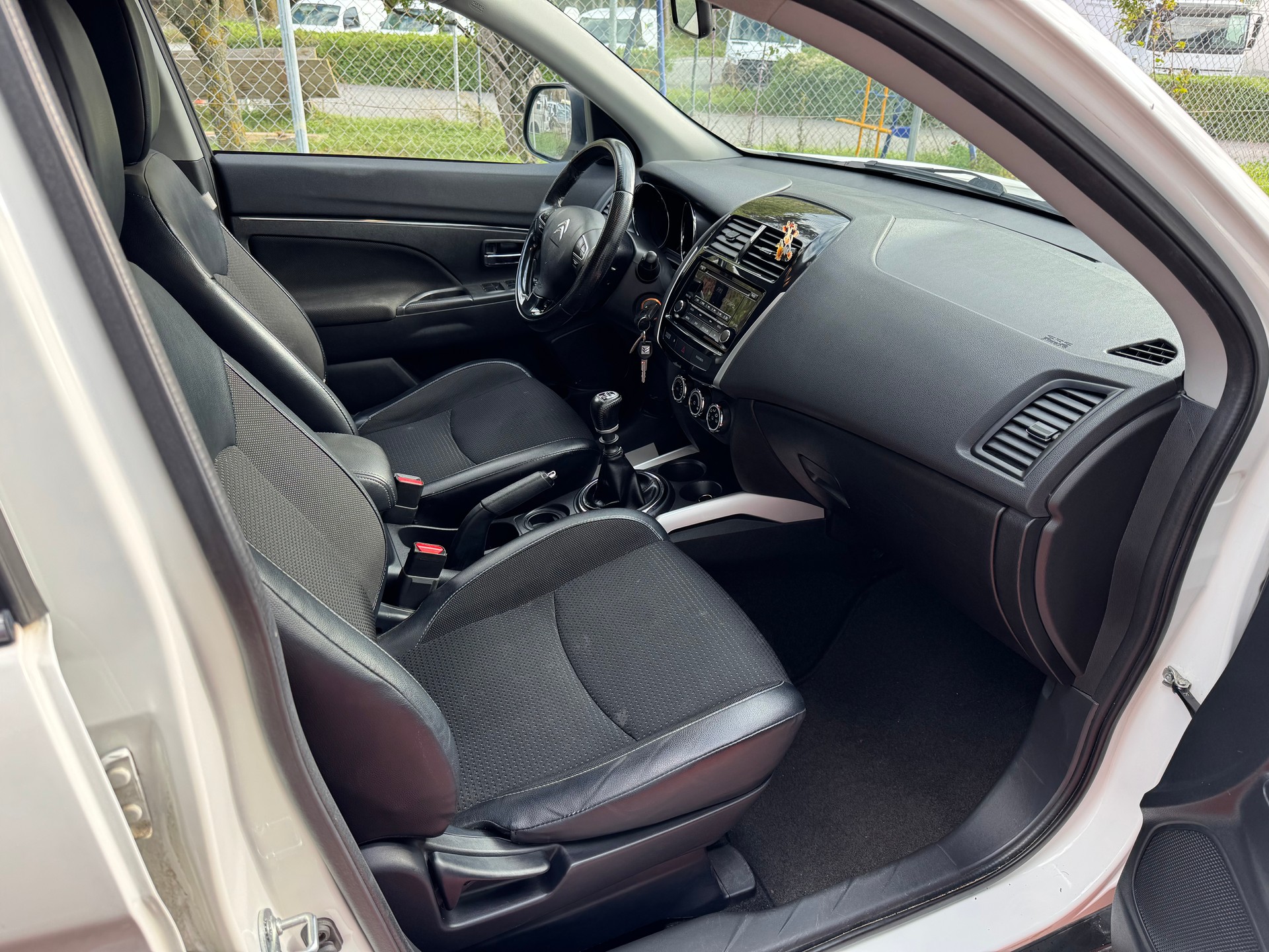 CITROEN C4 Aircross 1.8 HDi Séduction 2WD-image-9