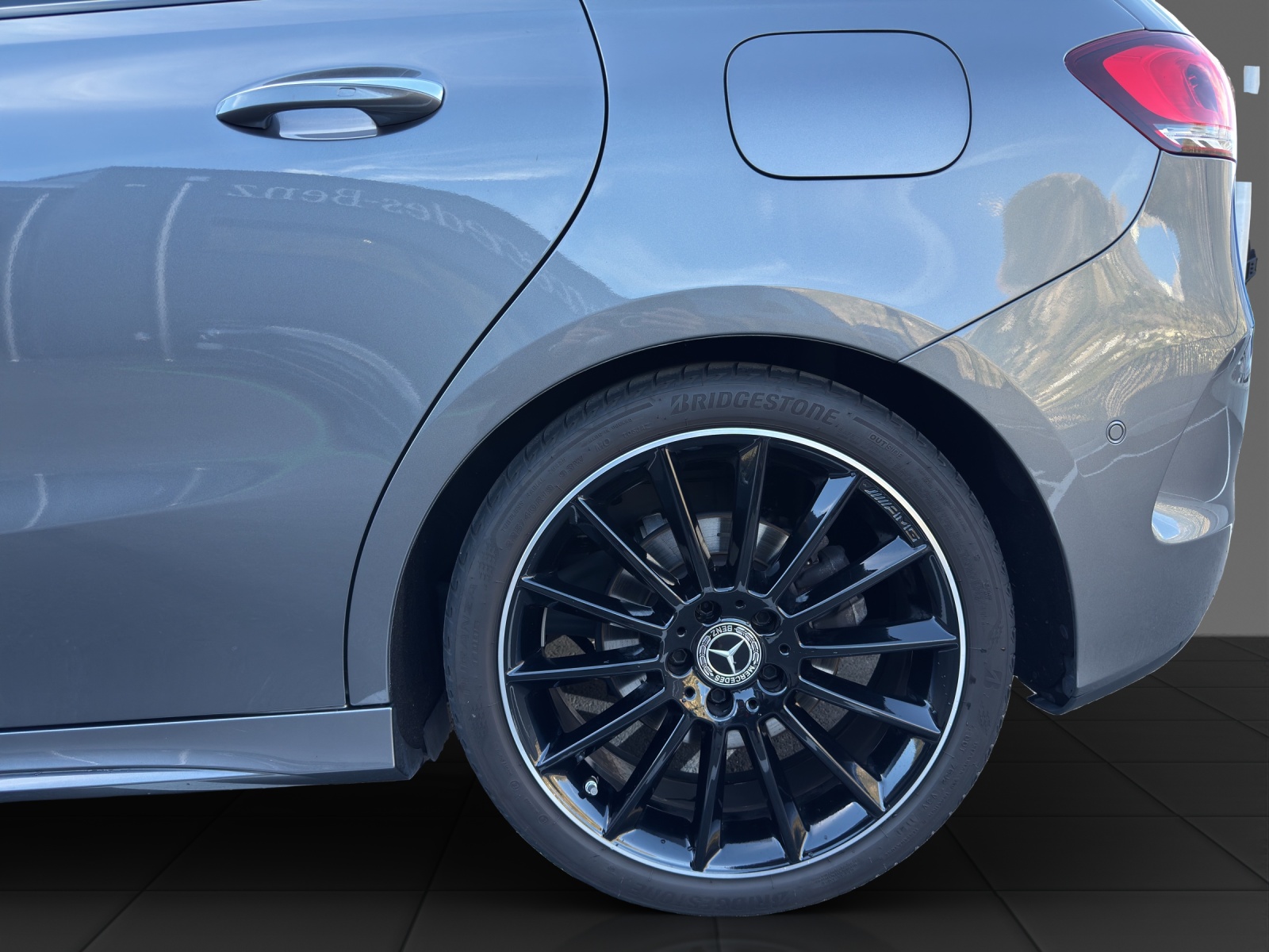 MERCEDES-BENZ B 200 d 4Matic AMG Line-image-21
