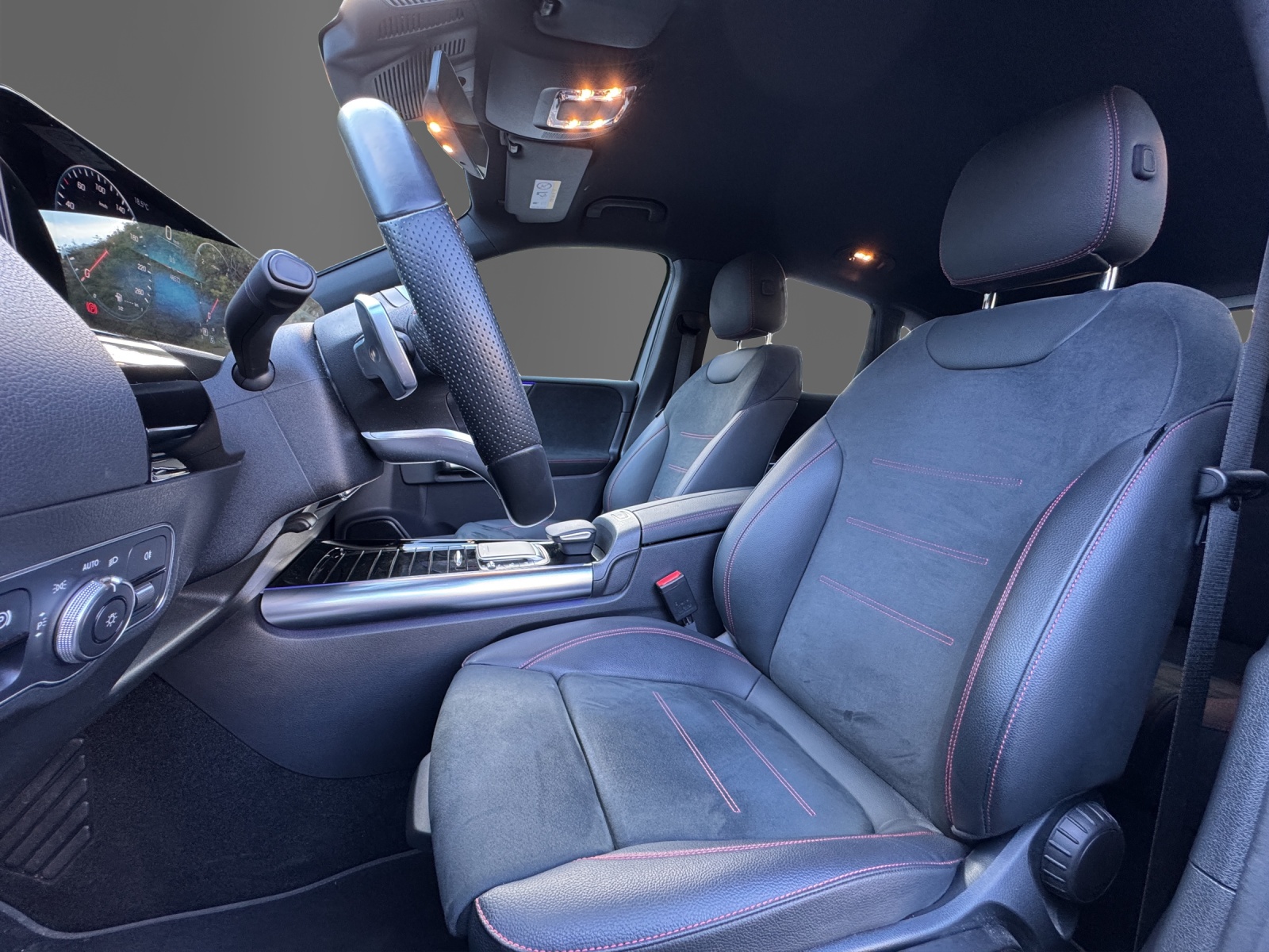 MERCEDES-BENZ B 200 d 4Matic AMG Line-image-8