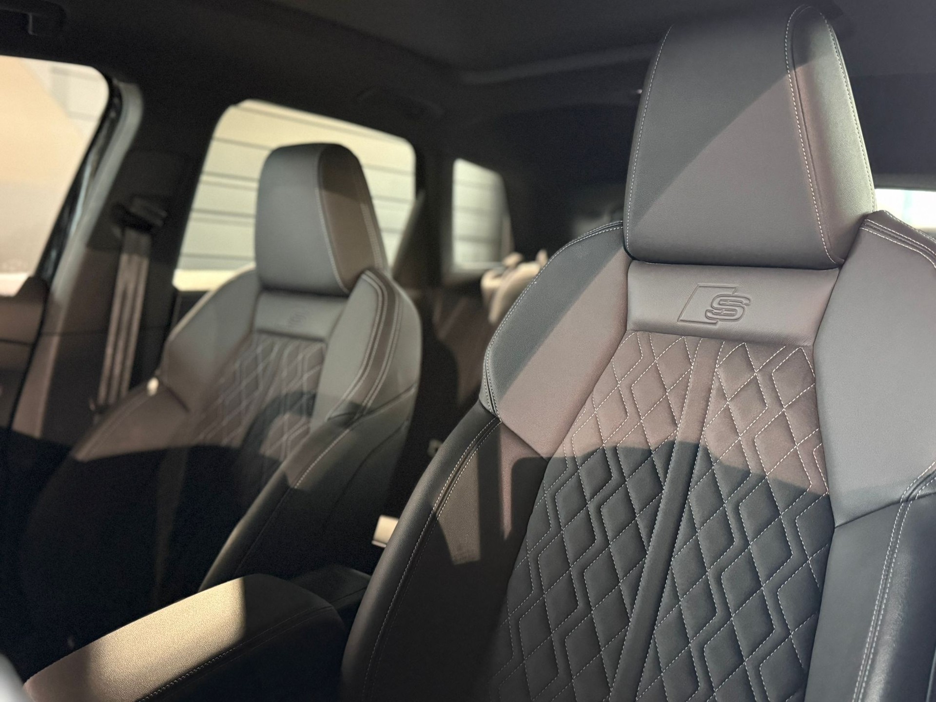 AUDI Q4 e-tron 40-showroom-element-3