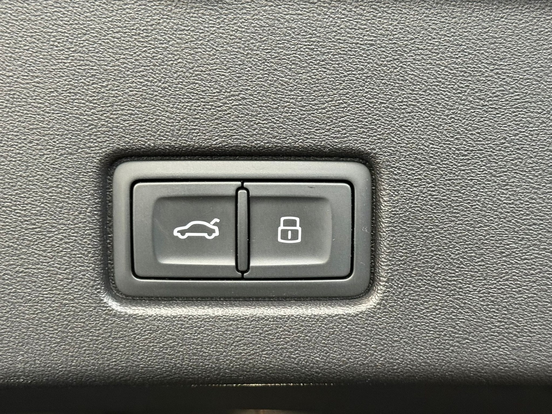 AUDI Q4 e-tron 40-image-21