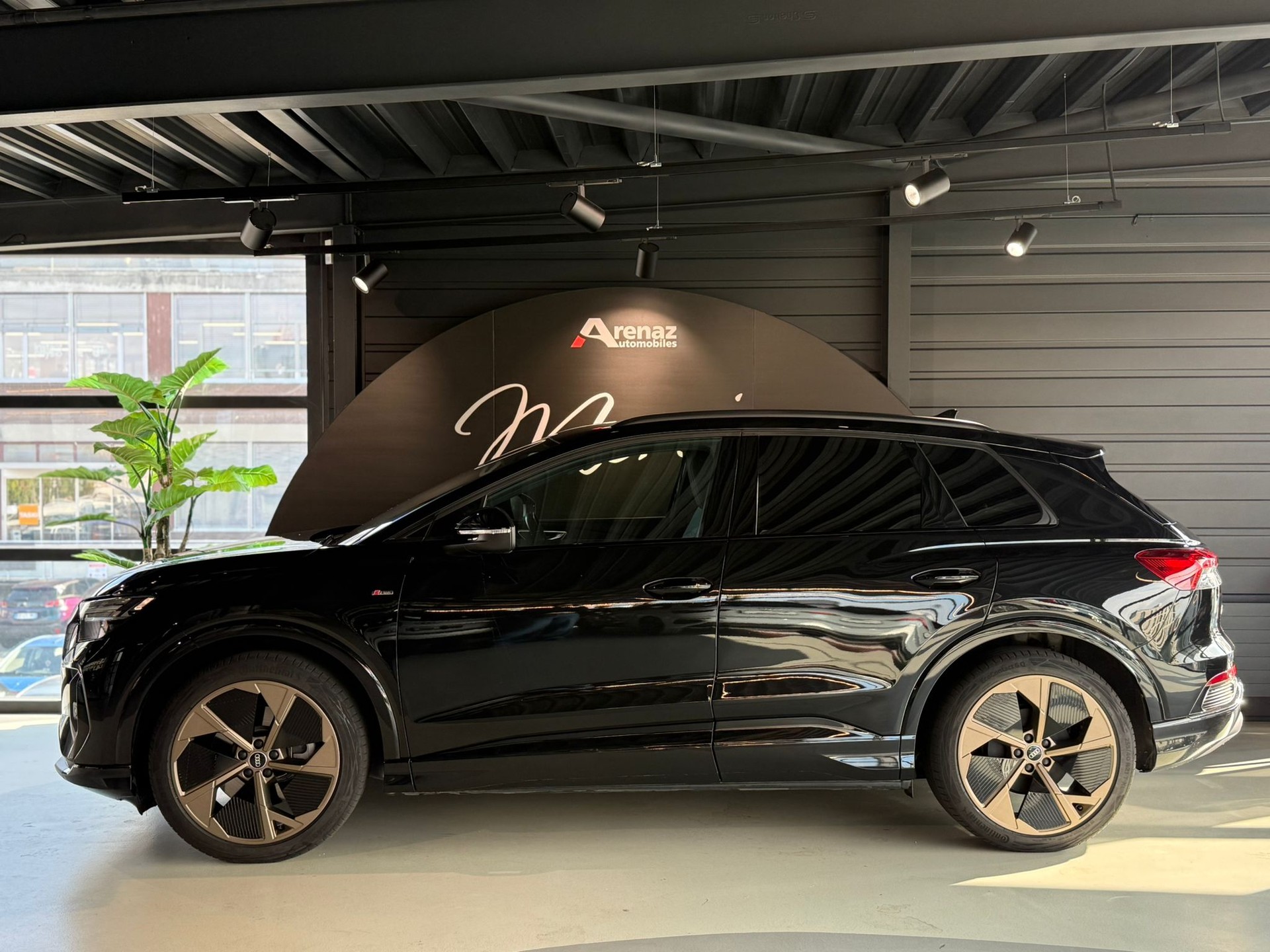 AUDI Q4 e-tron 40-showroom-element-1