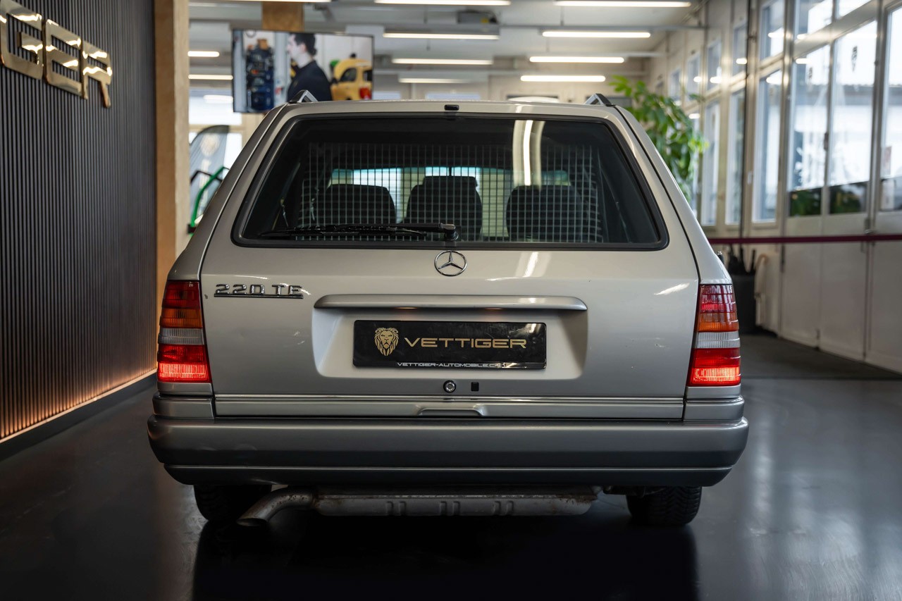 MERCEDES-BENZ E 220 T Automatic-image-4