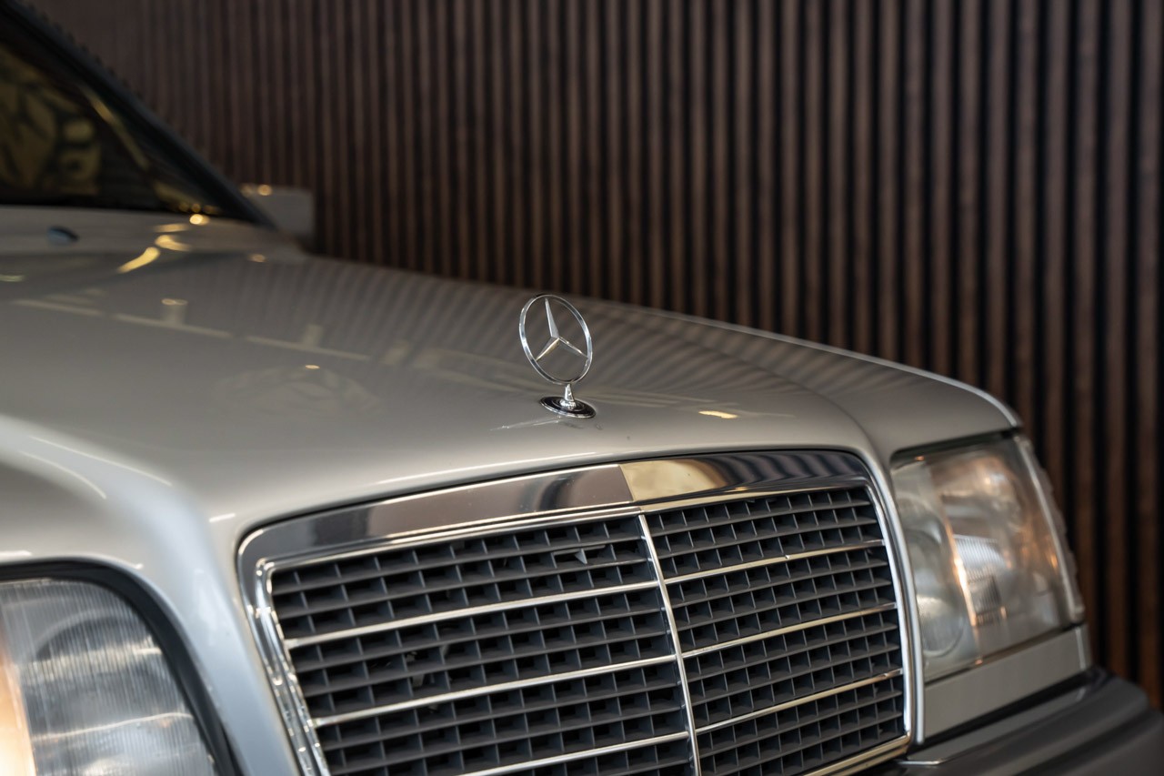 MERCEDES-BENZ E 220 T Automatic-image-9