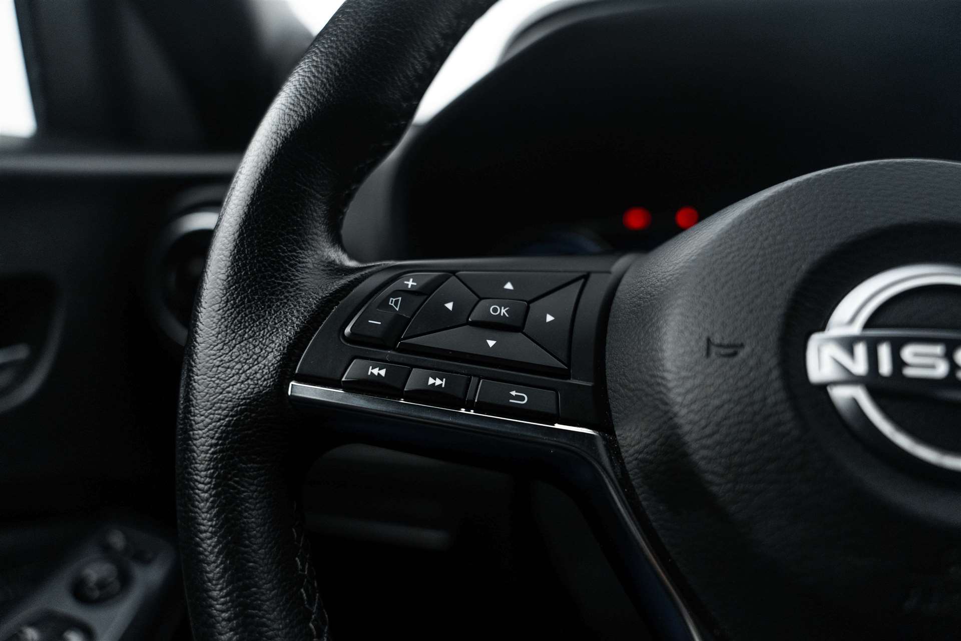 NISSAN Juke 1.6 FHEV Hybrid N-Connecta Automat-image-14