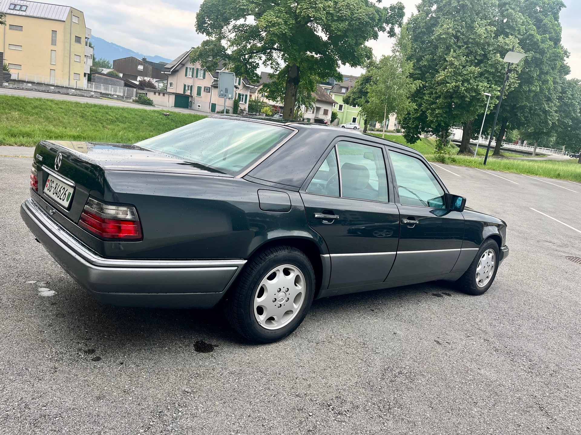 MERCEDES-BENZ E 280 Business Automatic-image-2