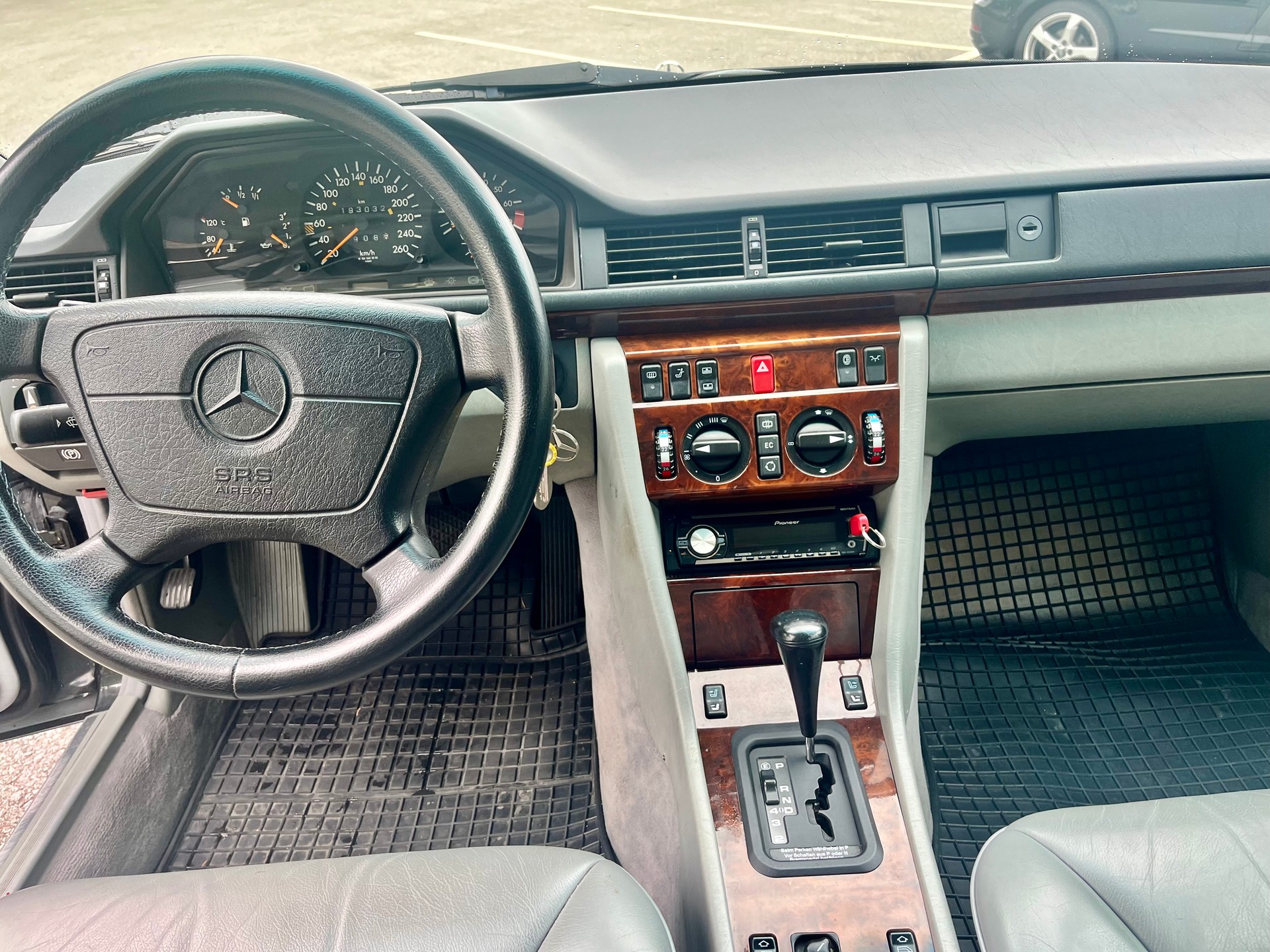 MERCEDES-BENZ E 280 Business Automatic-image-5