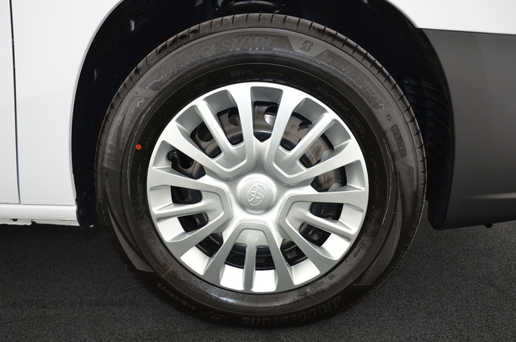 TOYOTA Proace City Van EV Advanced Long L2-image-8