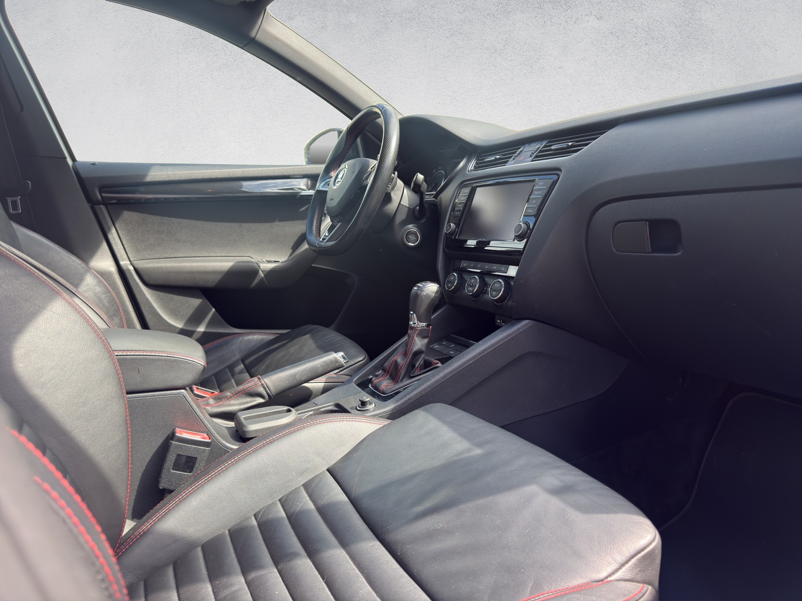 SKODA Octavia Combi 2.0 TSI RS 230 DSG-image-13