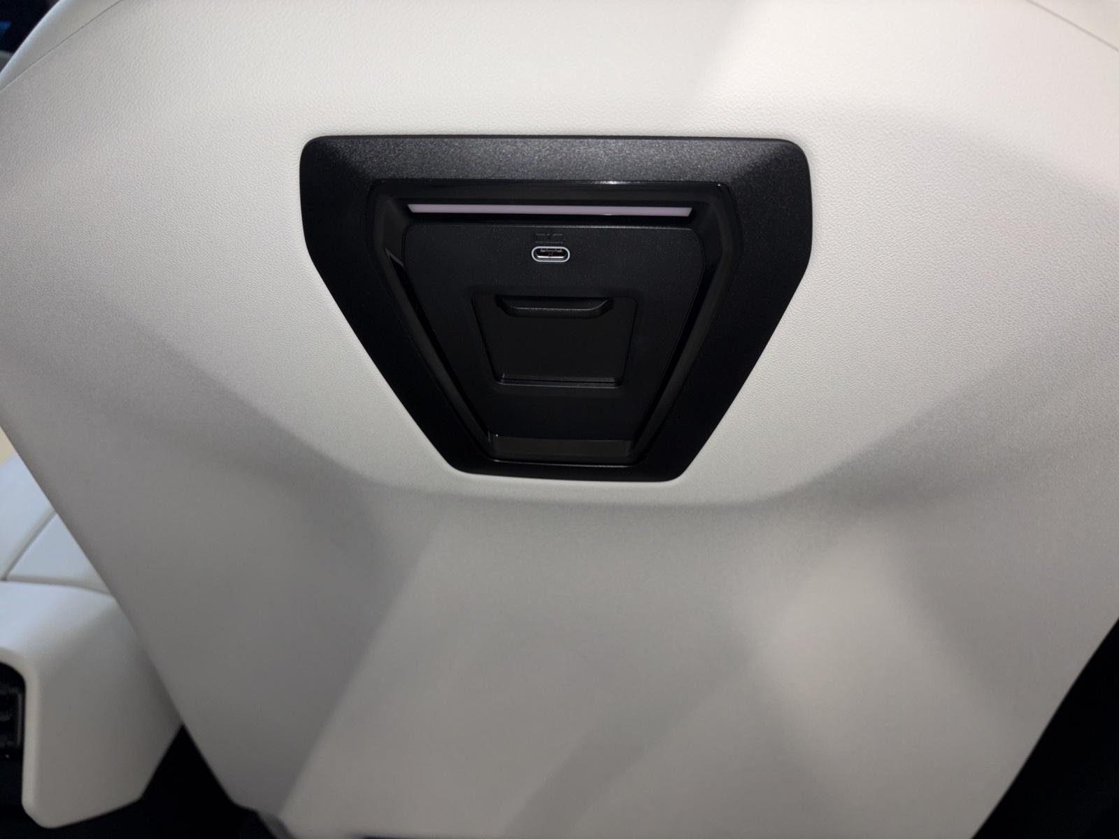 BMW i5 xDrive40-image-19