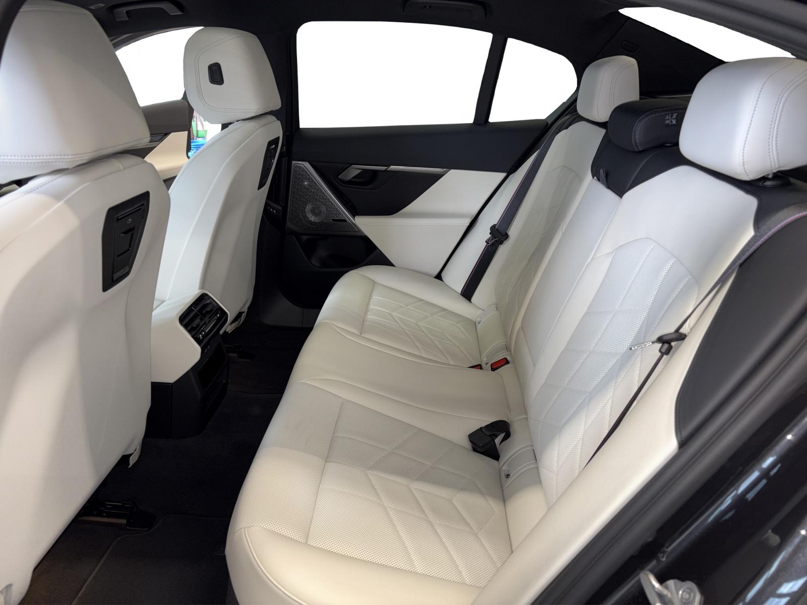 BMW i5 xDrive40-image-10