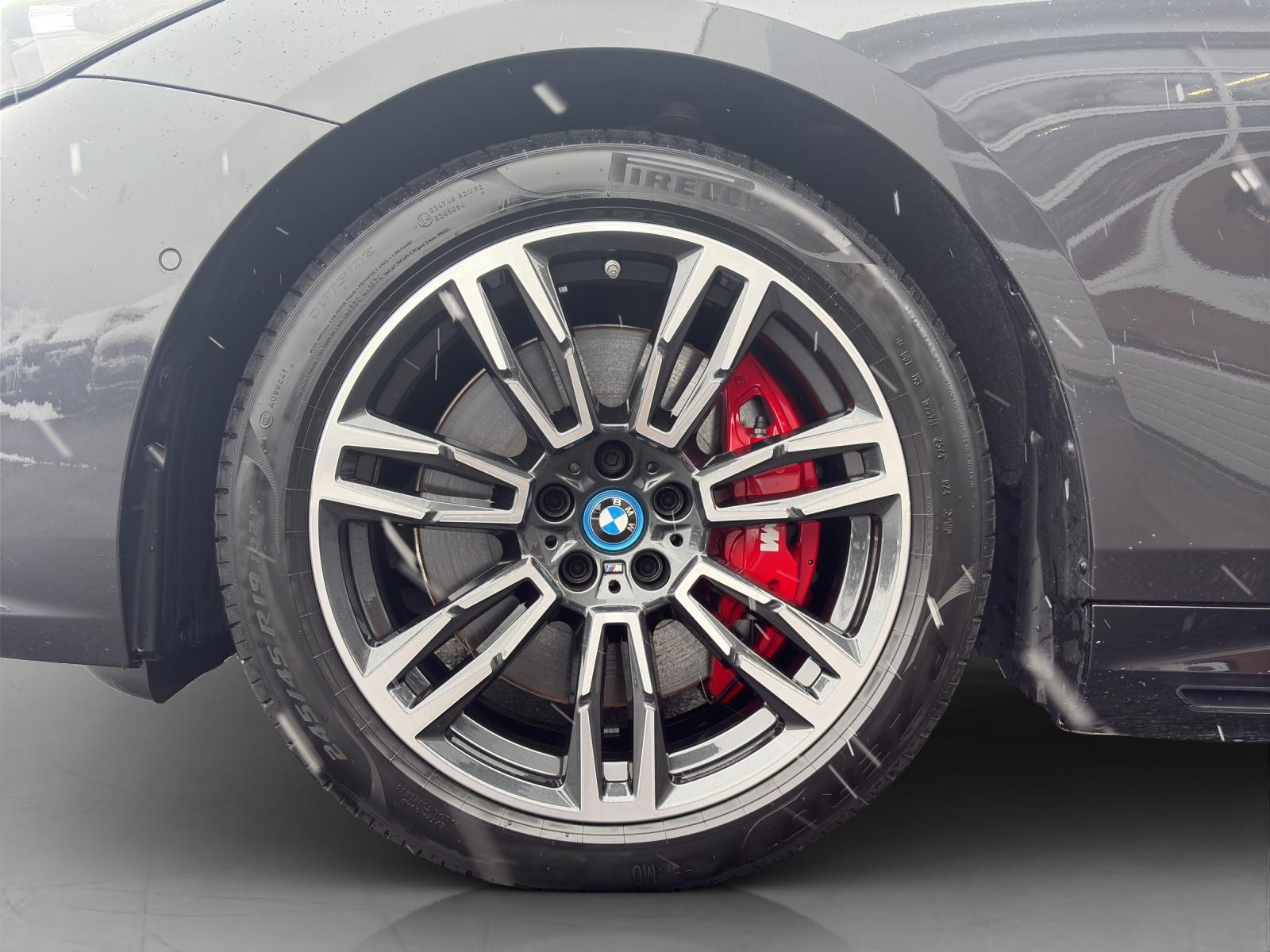 BMW i5 xDrive40-image-8