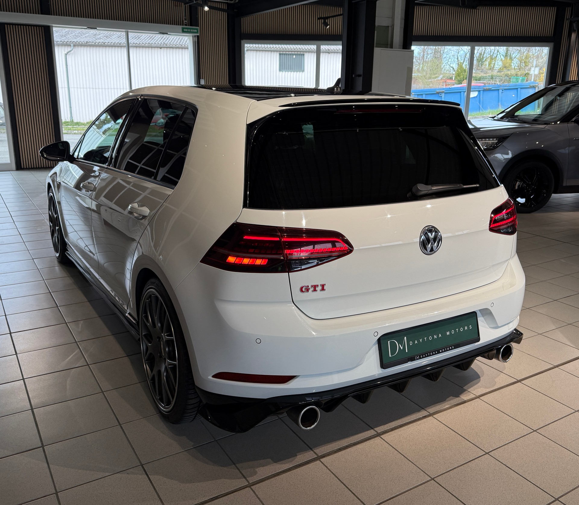 VW Golf 2.0 TSI GTI TCR DSG-image-5