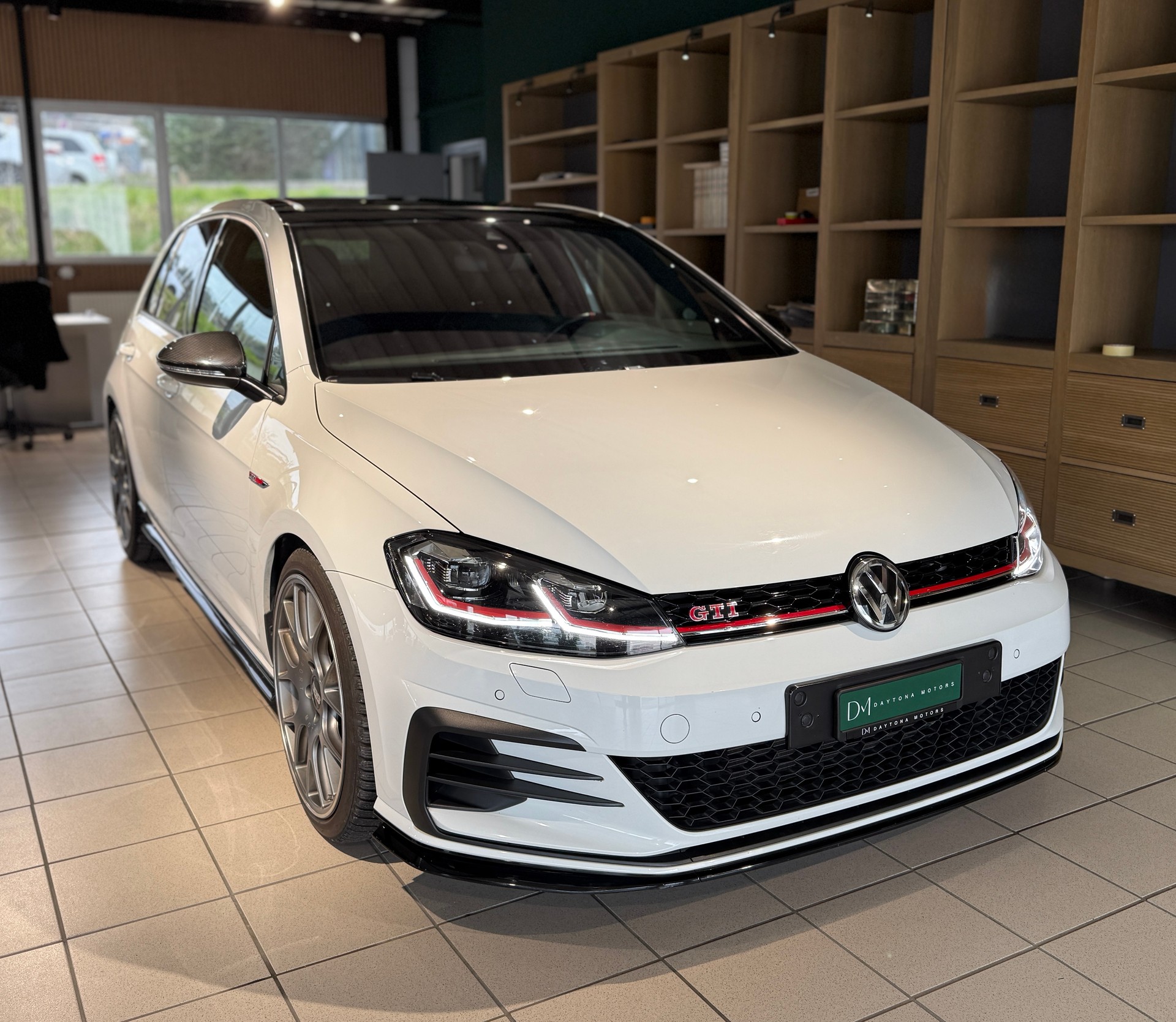 VW Golf 2.0 TSI GTI TCR DSG-showroom-element-1