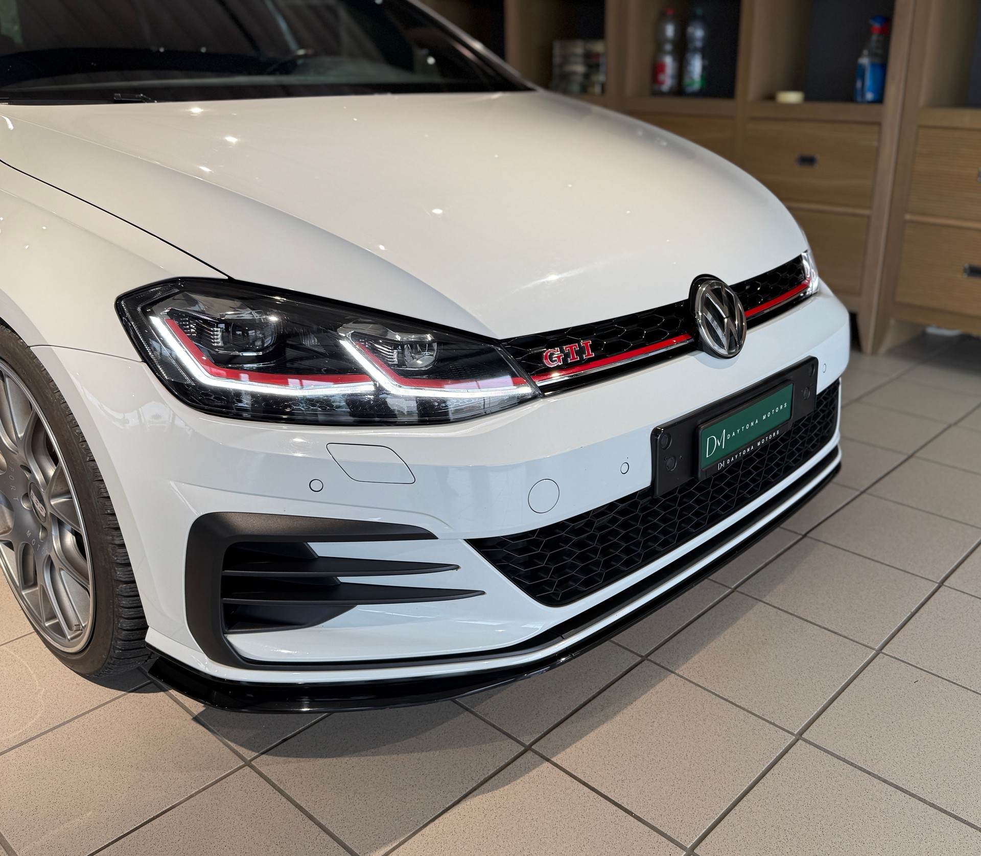 VW Golf 2.0 TSI GTI TCR DSG-showroom-element-2