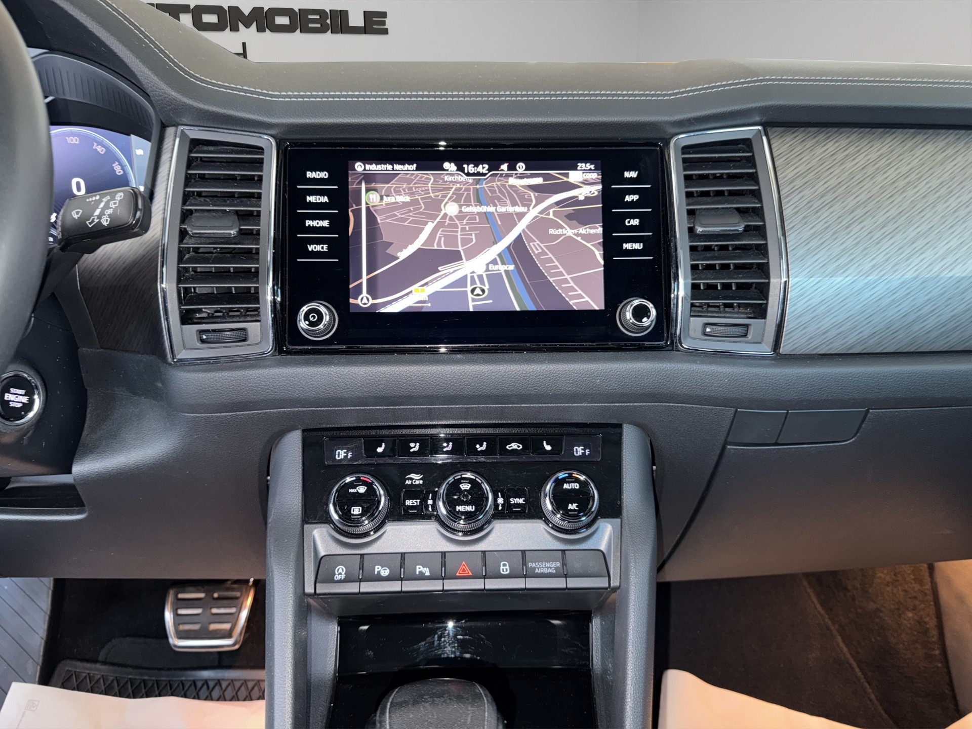 SKODA Kodiaq 2.0 TDI CR Style 4x4 DSG-image-12